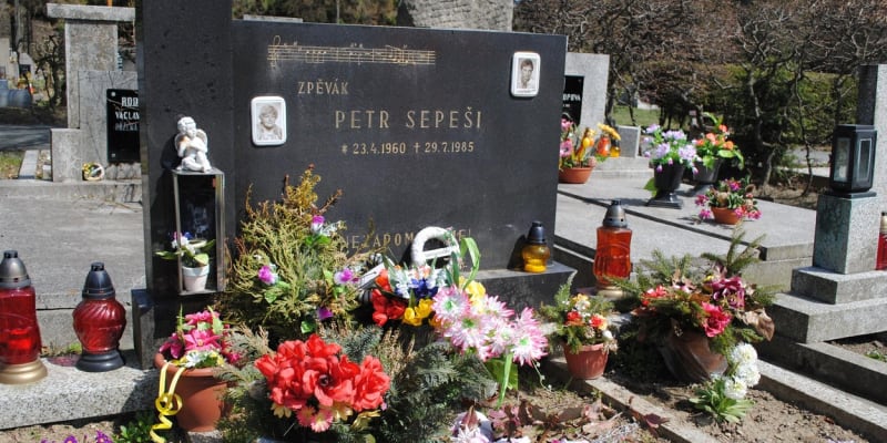 Hrob Petra Sepéšiho v Aši. 