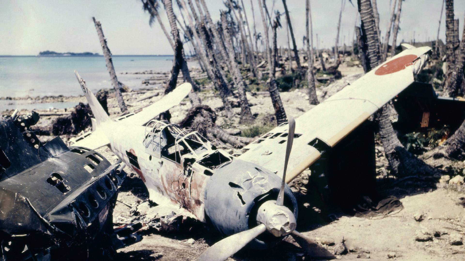 Zničená stíhačka Zero v Pacifiku