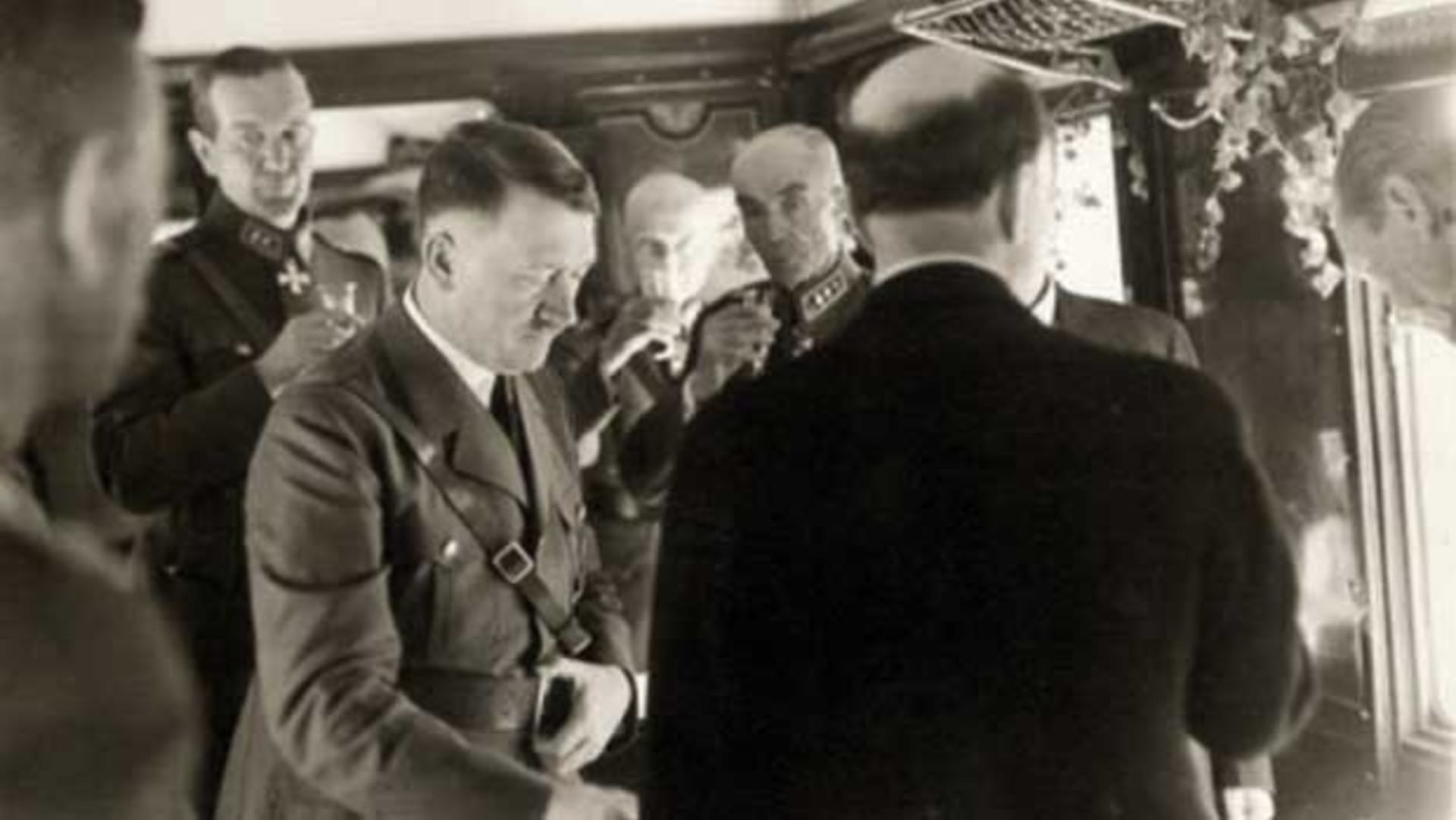 Adolf Hitler při návštěvě Finska_Wikimedia Commons