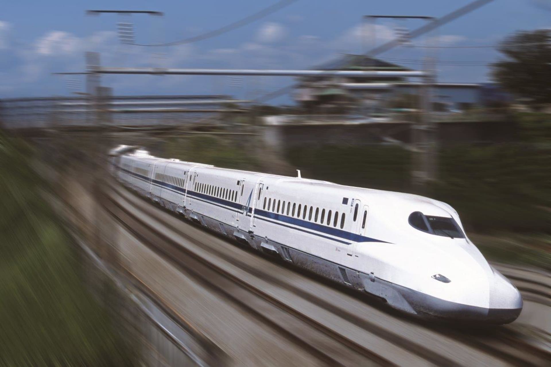 Japonský rychlovlak Šinkasen dosahuje provozní rychlosti 320 km/h