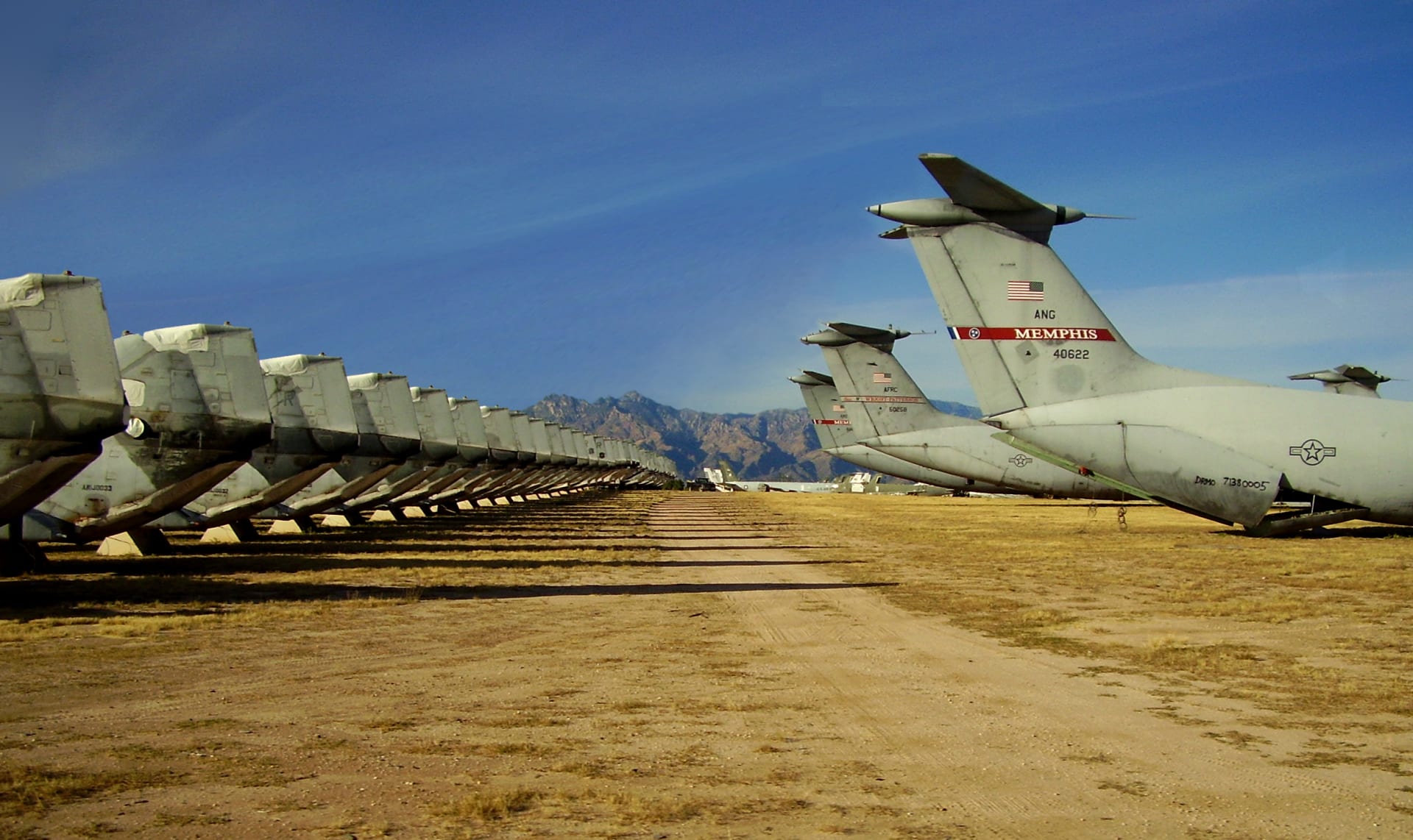 Vyřazená letadla na vojenské základně Davis-Monthan v arizonském Tucsonu.
