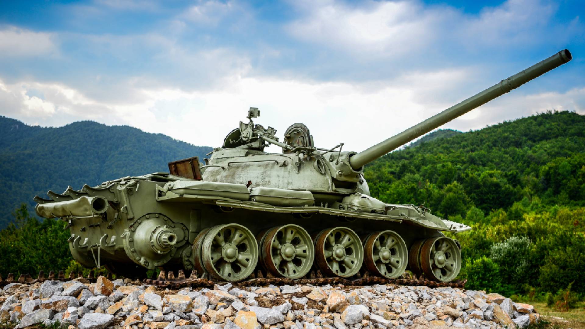 Opuštěný tank jako symbol války v Jugoslávii