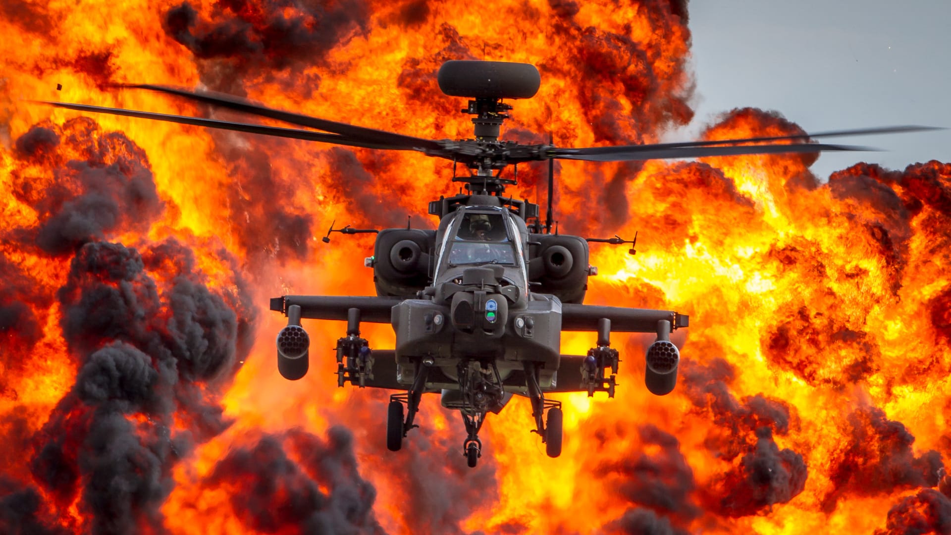 Bojový vrtulník Apache v akci