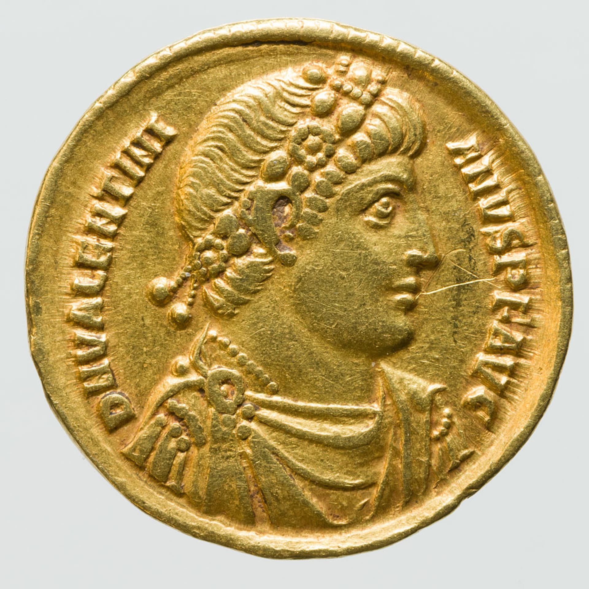 Zlatá mince  - ilustrační foto