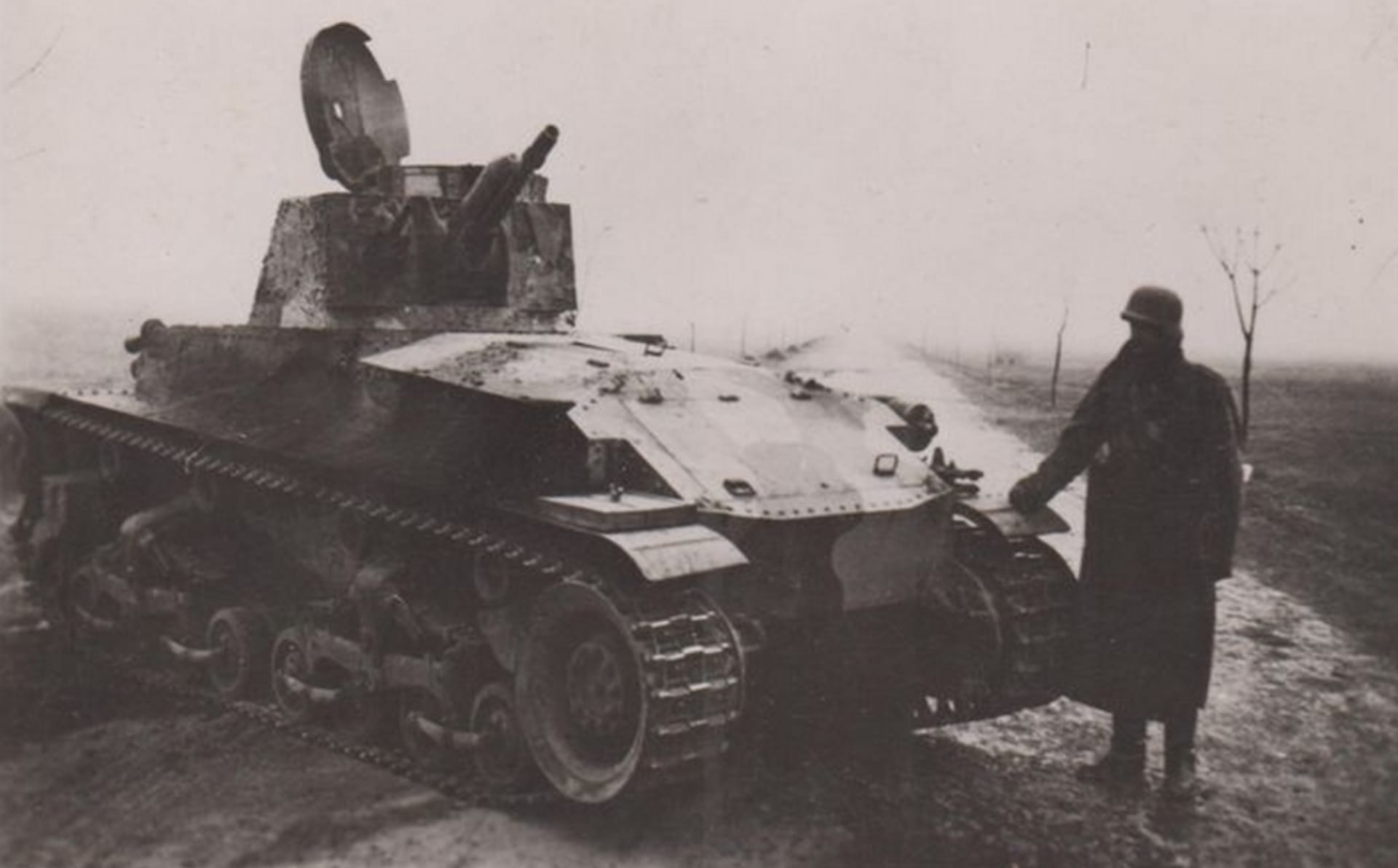 Poškozený a Maďary ukořistěný československý LT vz. 35