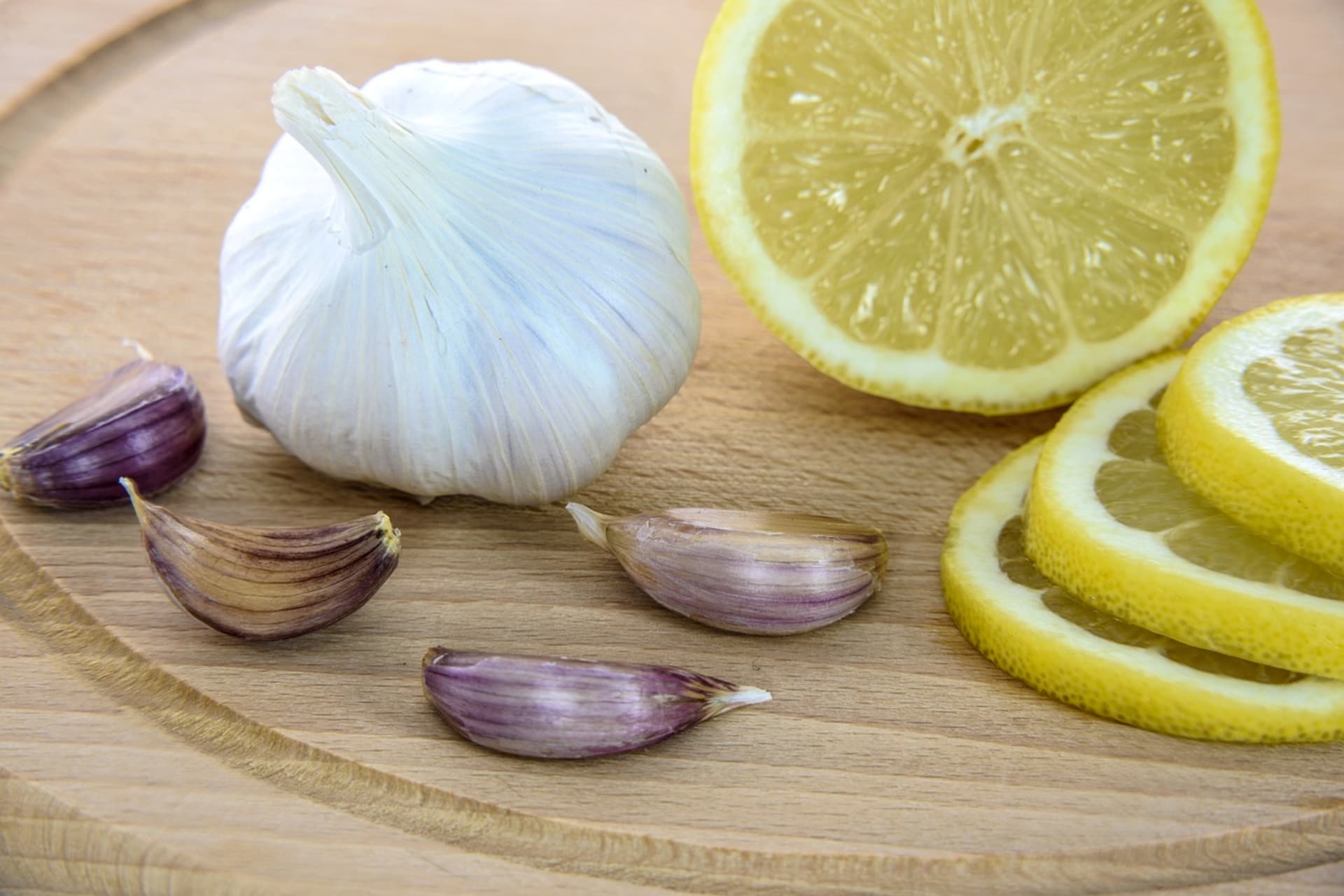 Česnek a citron pomáhají při léčbě nachlazení