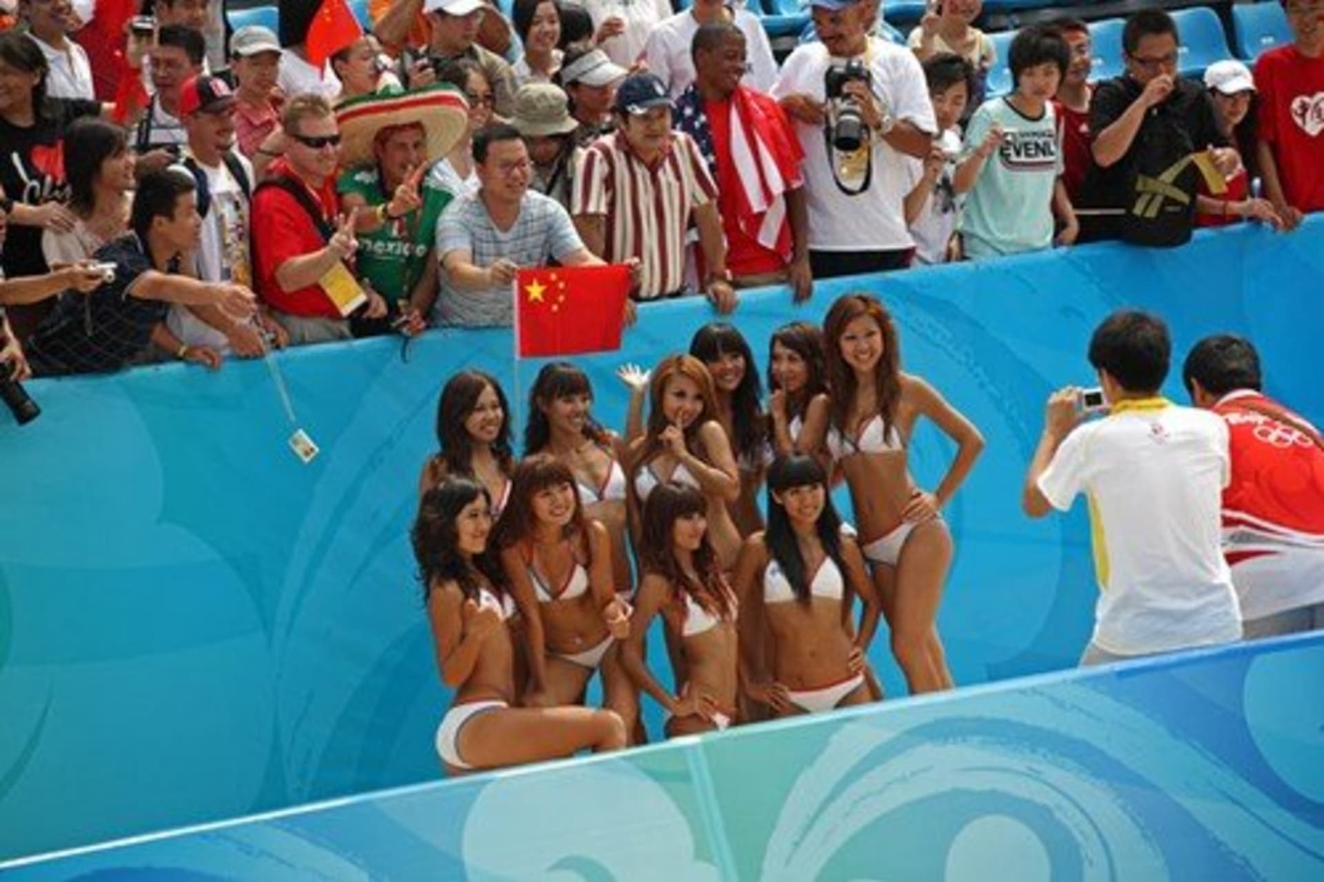 Čínské roztleskávačky na olympiádě v Pekingu