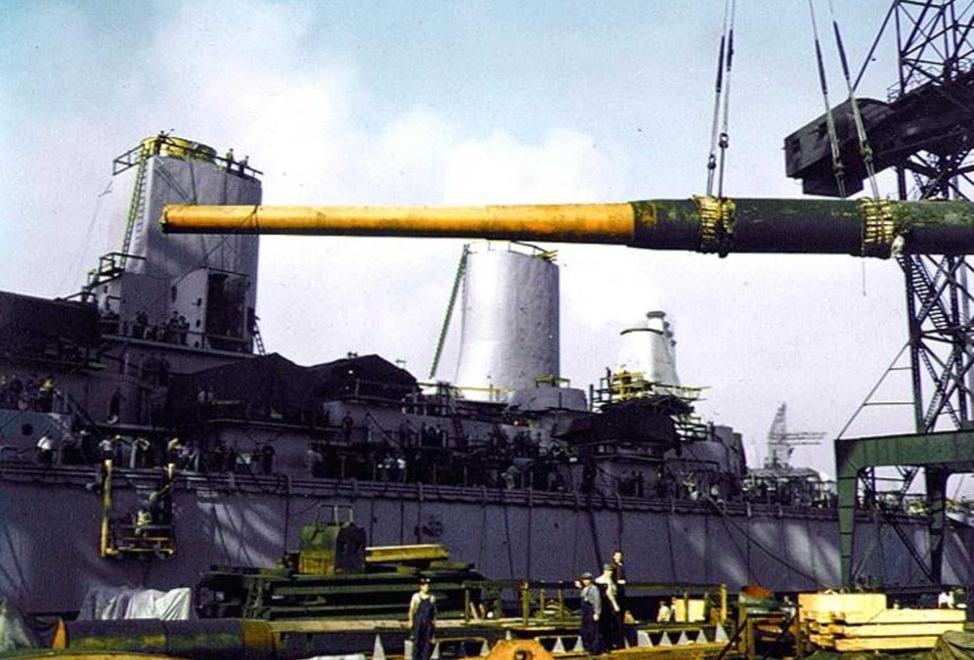 Instalace 406mm děla na bitevní loď Iowa (1942)