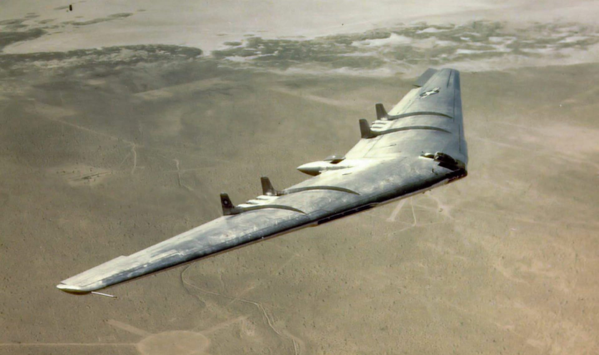 Bombardér YB-49 - Obrázek 1