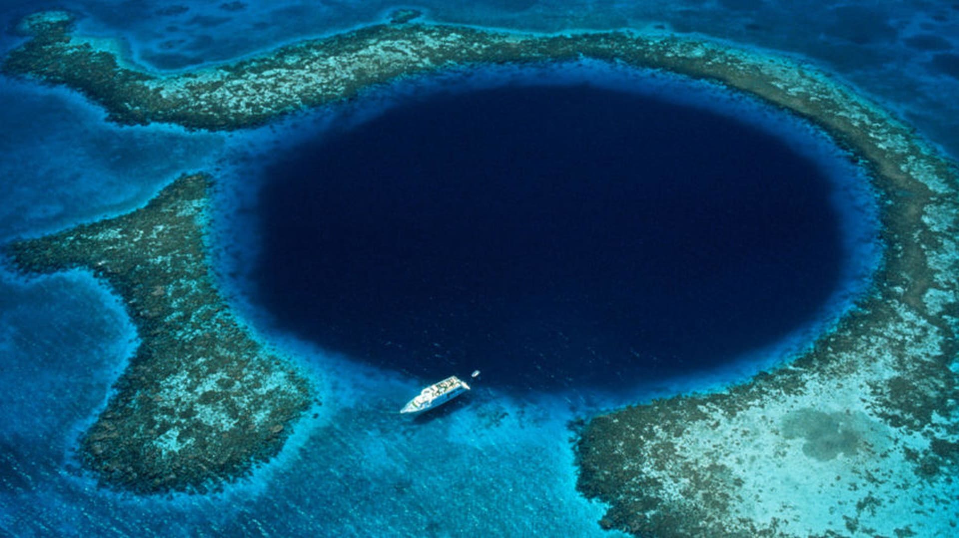 Slavná Modrá díra na Belize