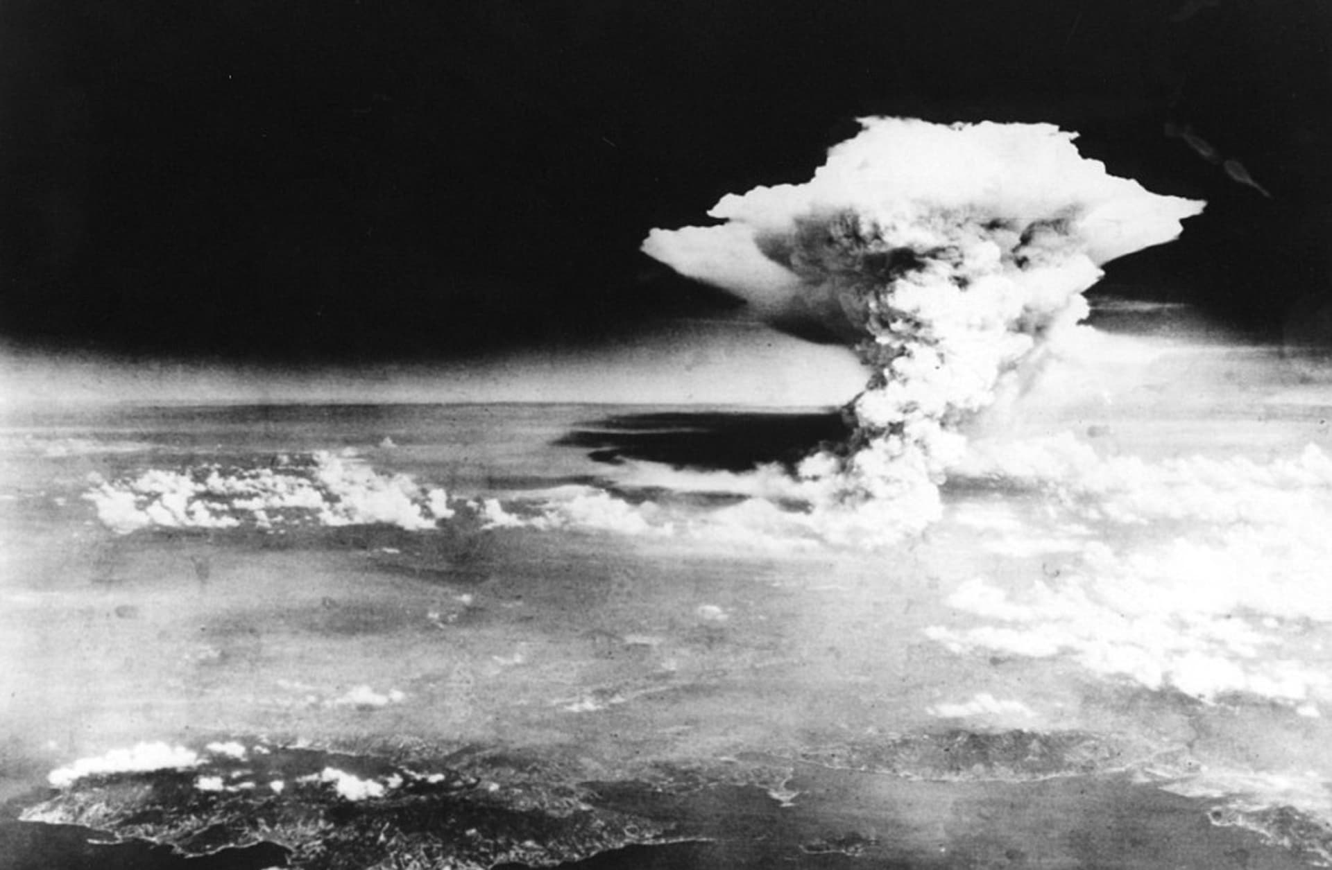 Američané udeřili jako první a zatím jediní - atomový hřib nad Hirošimou