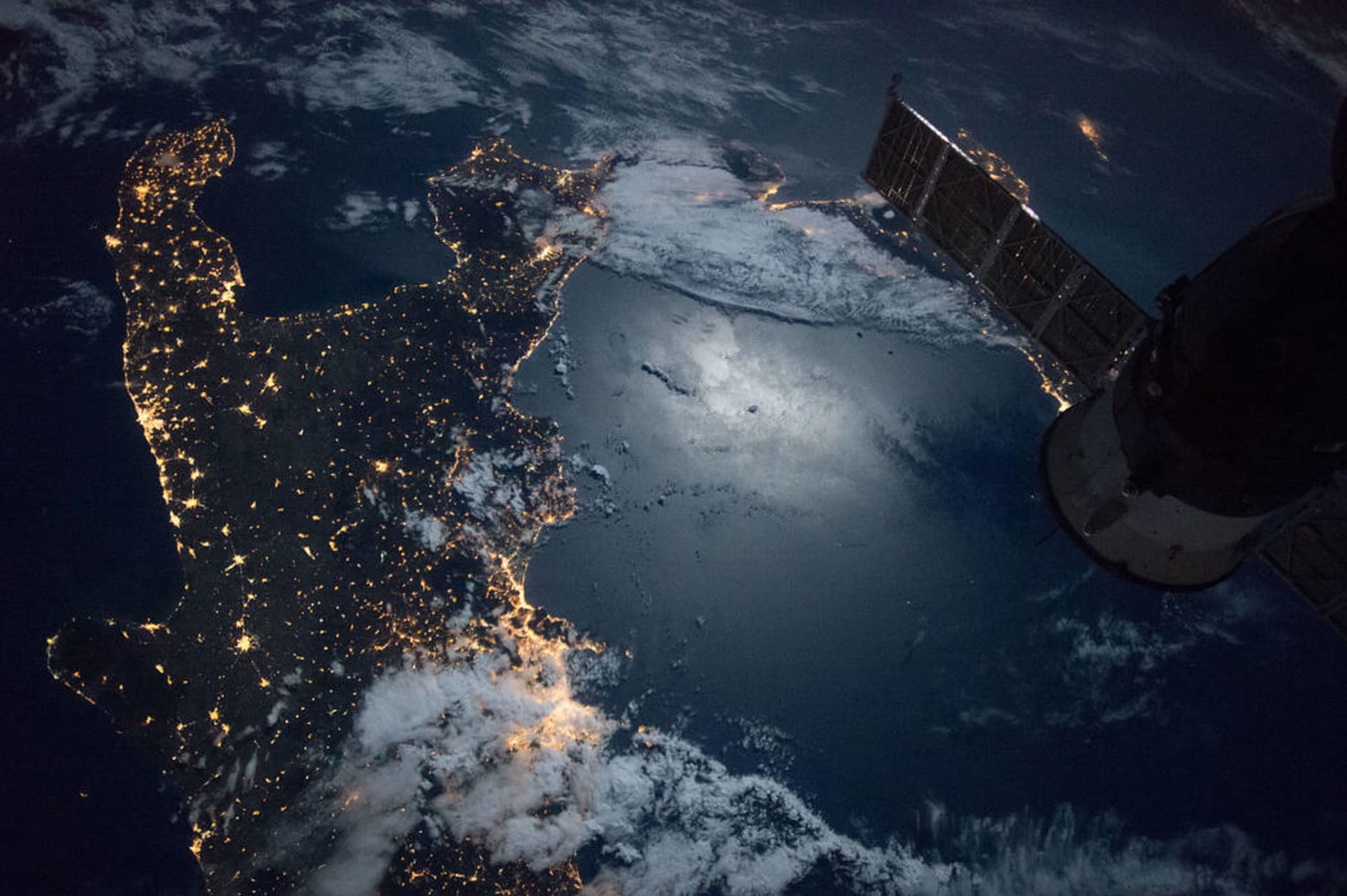 ISS a jižní Itálie z vesmíru