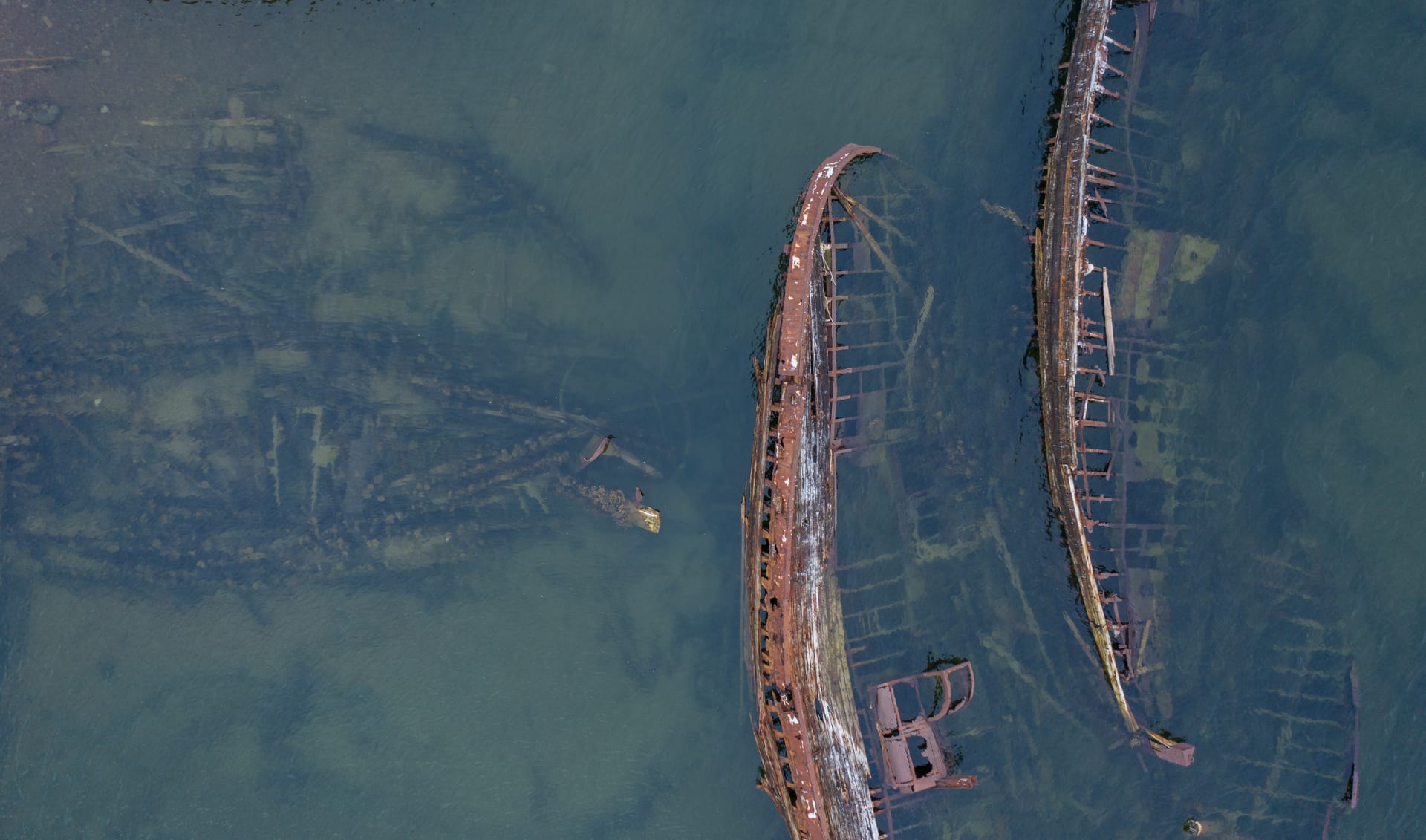 Potopené lodě jsou stále rizikem znečištění moří