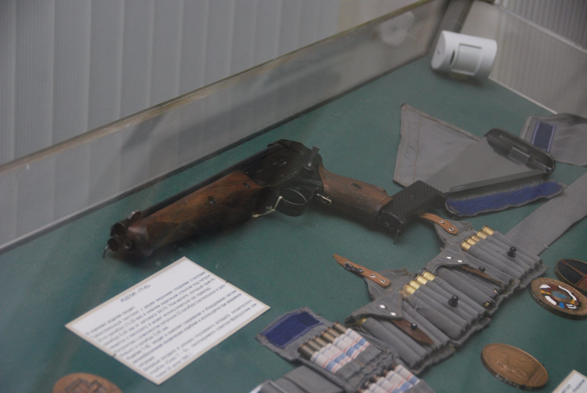 Sovětská pistole TP-82 z výbavy kosmonautů