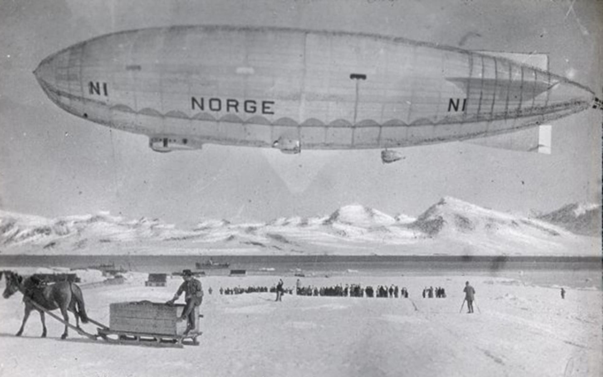 Vzducholoď Norge jako první doletěla přes Severní pól z Evropy do Ameriky