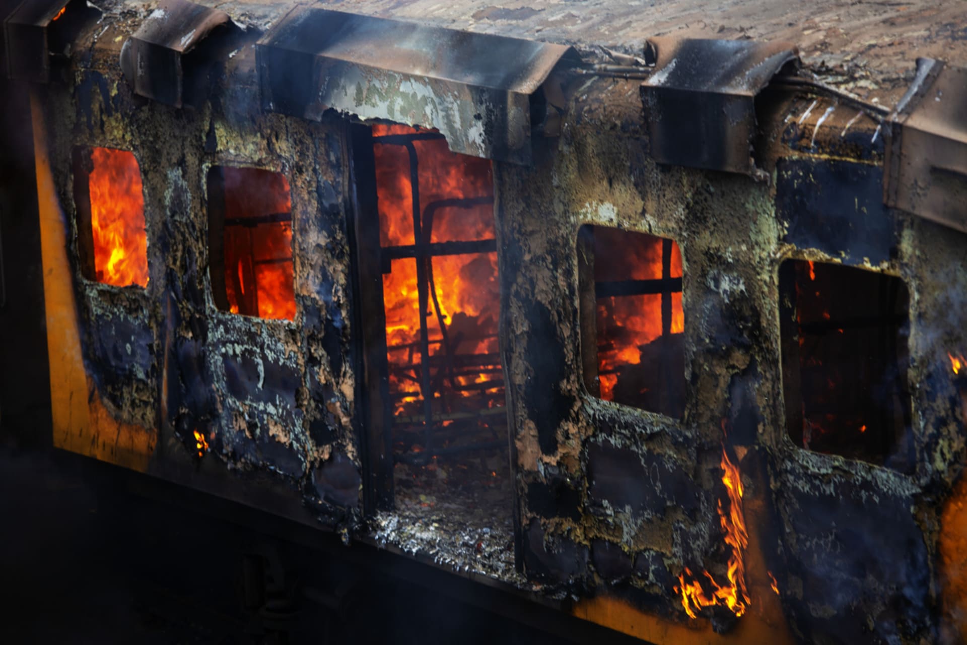 Požár dokáže zdevastovat jakýkoli vlak