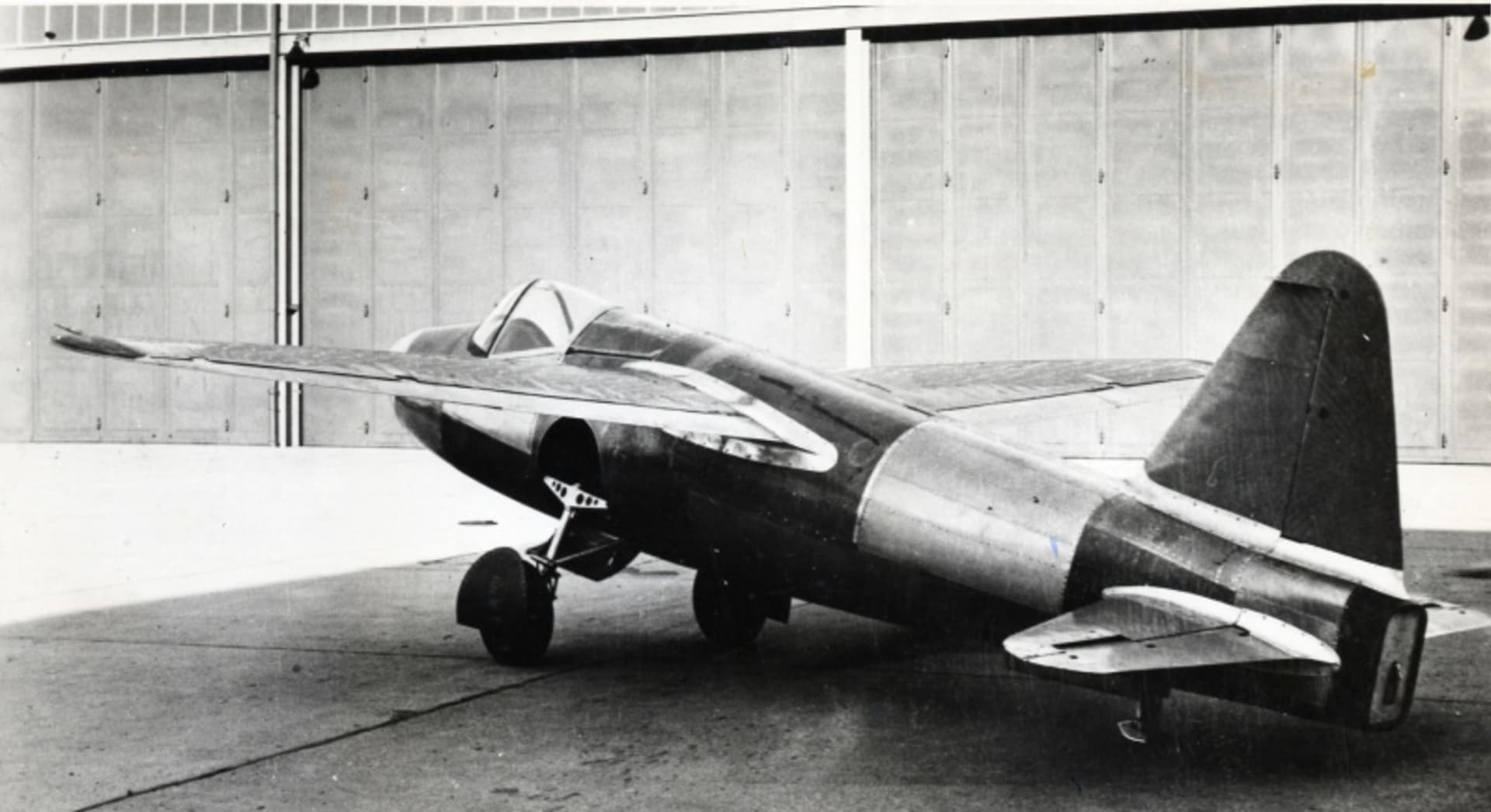 První proudová stíhačka Heinkel - Obrázek 1