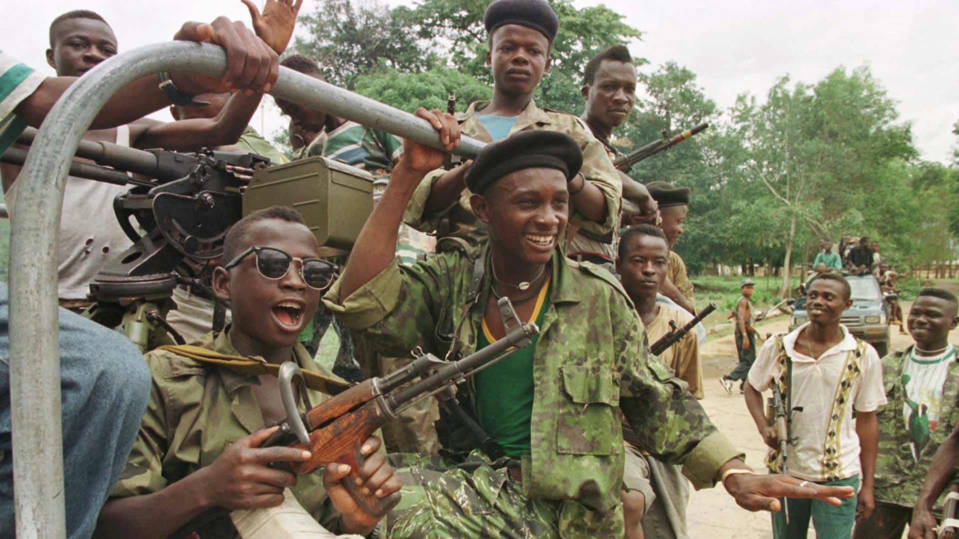 Dětští vojáci ze Sierra Leone v roce 1997