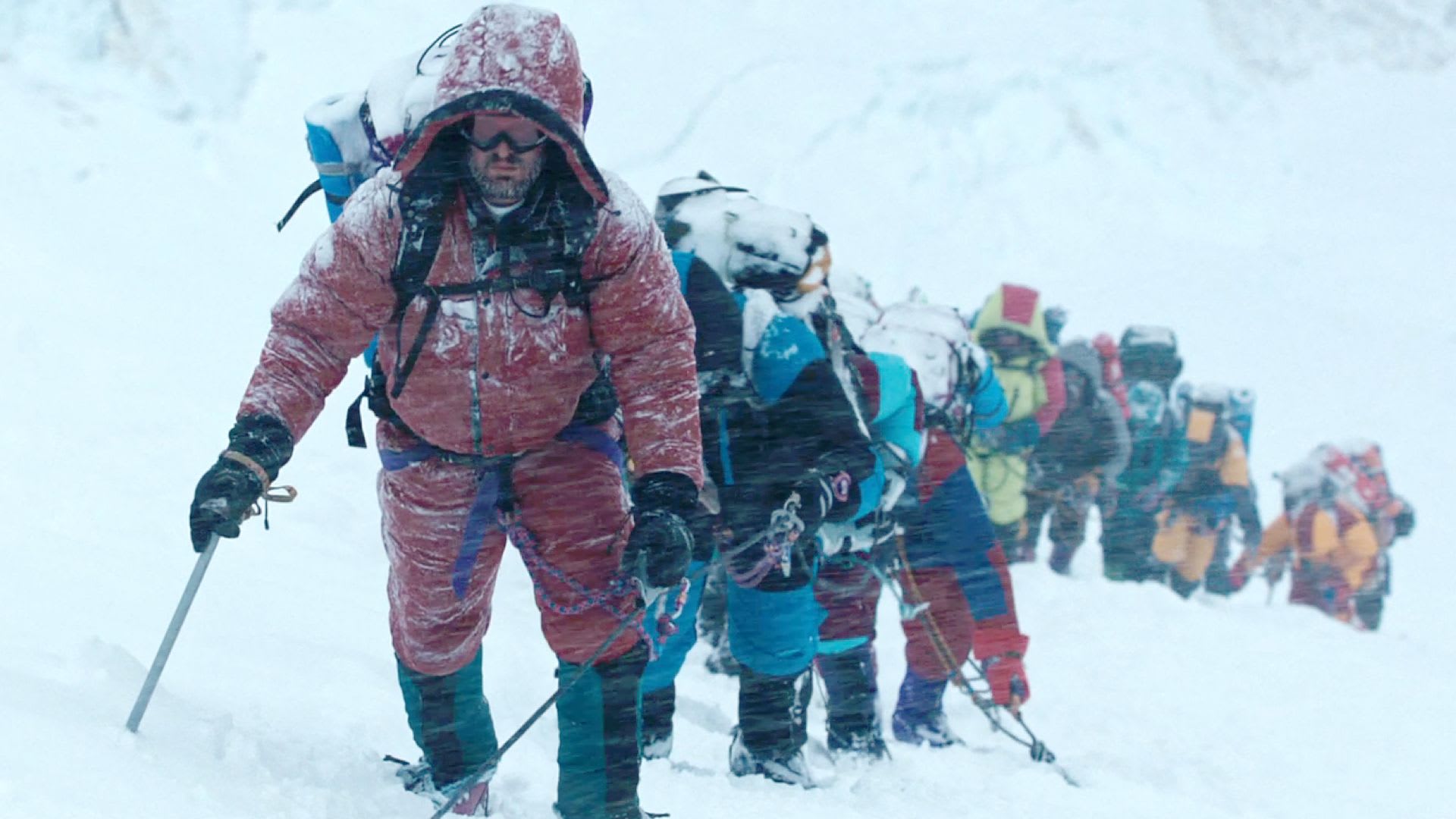 Nebezpečí výšlapu na nejvyšší hory světa ukazuje i snímek Everest
