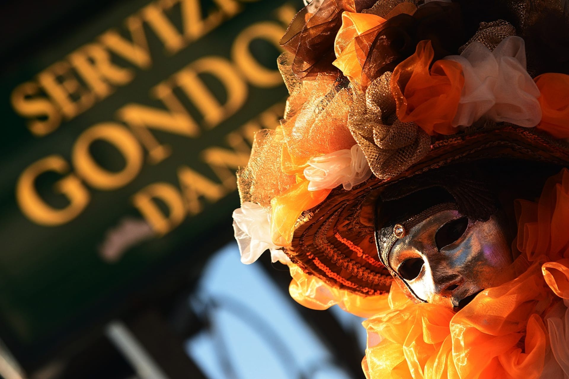 Masky benátského karnevalu - u přístaviště