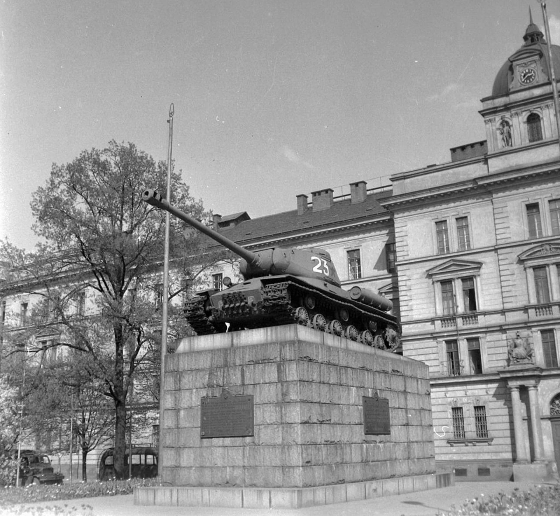 Tank č. 23 - jeden ze symbolů (a mýtů) osvobození Prahy