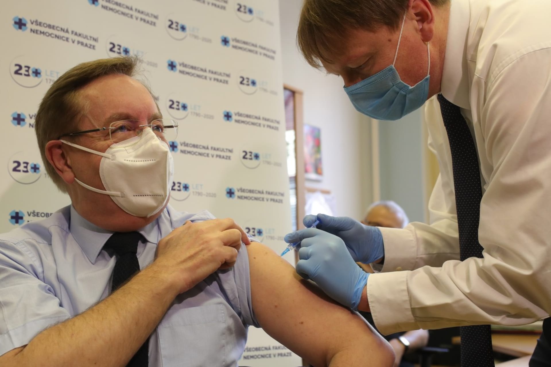Ministr zdravotnictví Petr Arenberger je již očkovaný