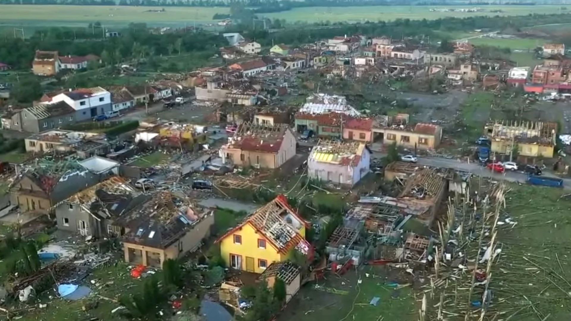 Tornádo na jižní Moravě napáchalo škody za stovky milionů korun