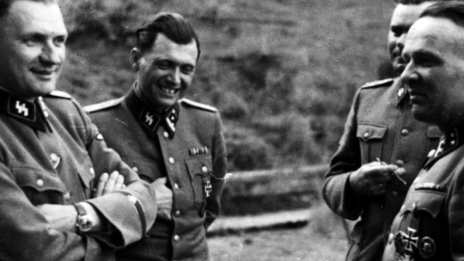 Nacistický lékař-vrah Josef Mengele ve chvílích odpočinku