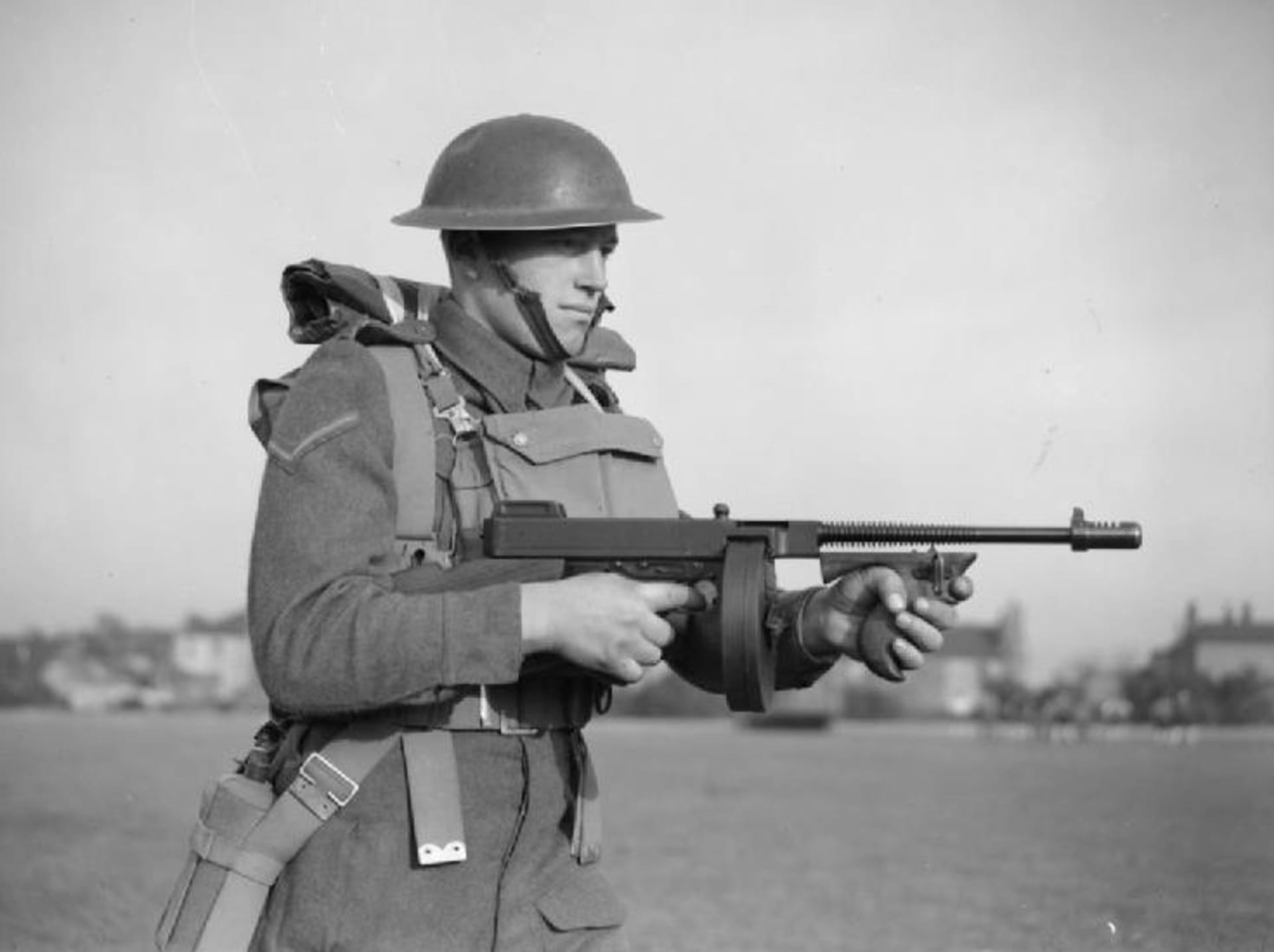 Thompson M1928 - britský voják v roce 1940