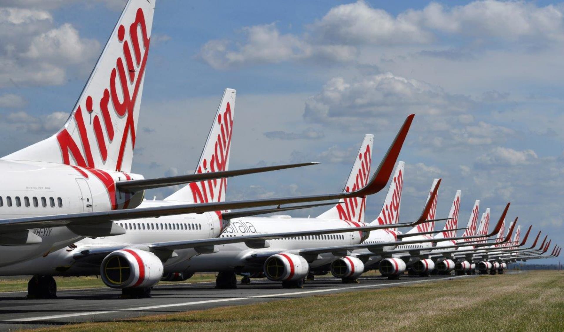 Letadla společnosti Virgin Australia zaparkovaná na letišti v Brisbane