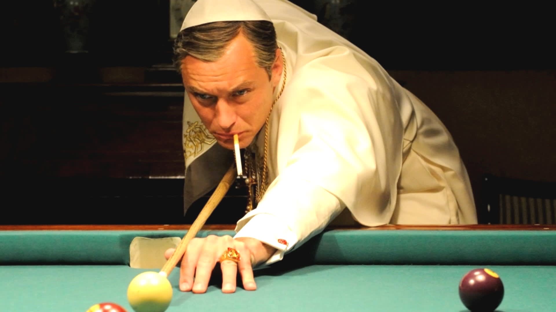 Jude Law jako fiktivní hlava církve v seriálu Mladý papež