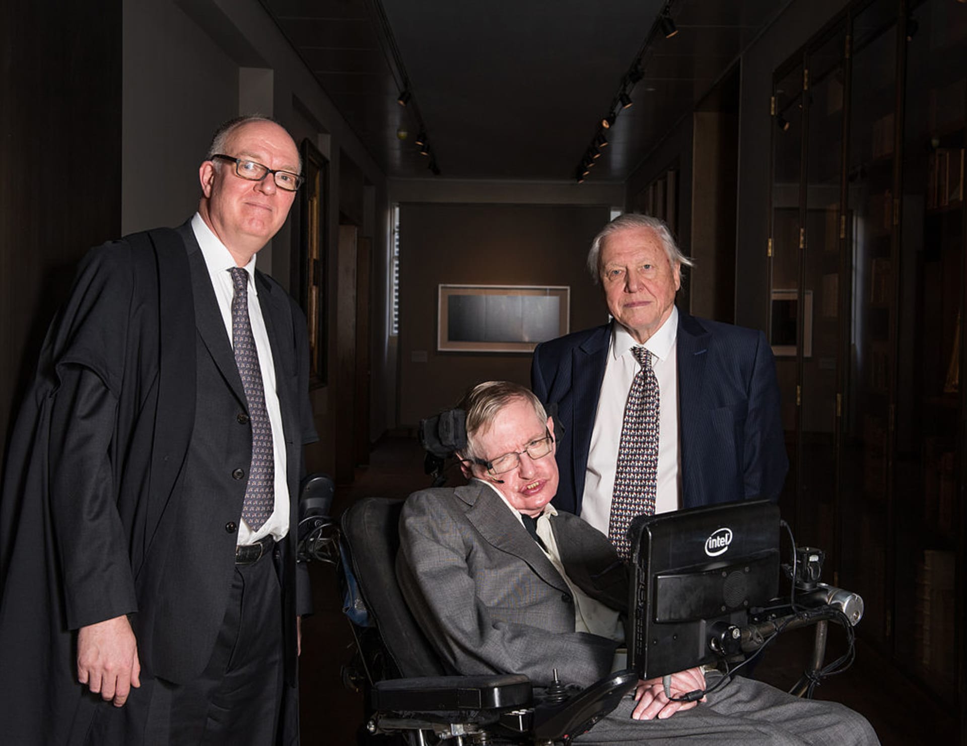 Stephen Hawking - ochrnutý, ale přesto geniální