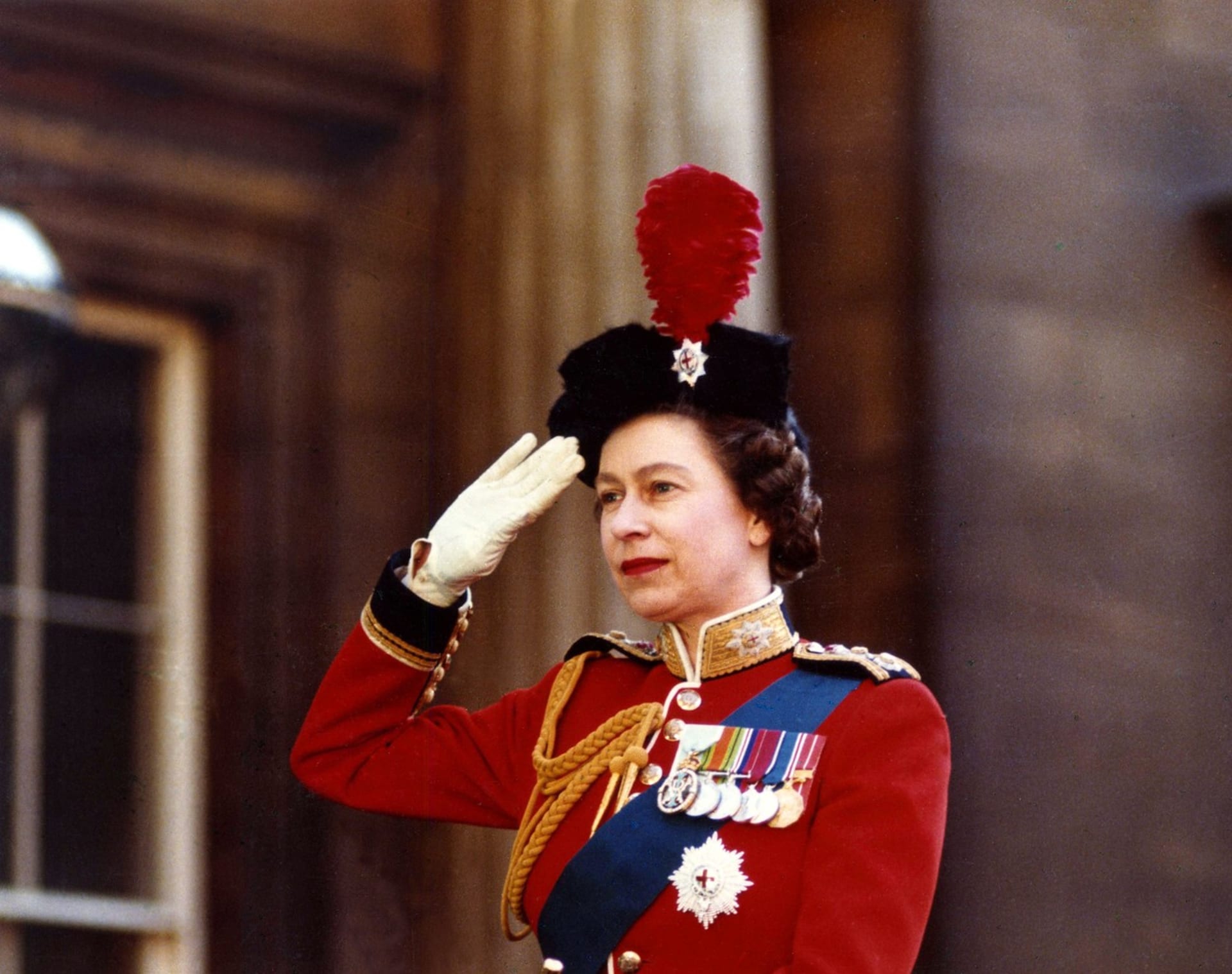 Královna v uniformě