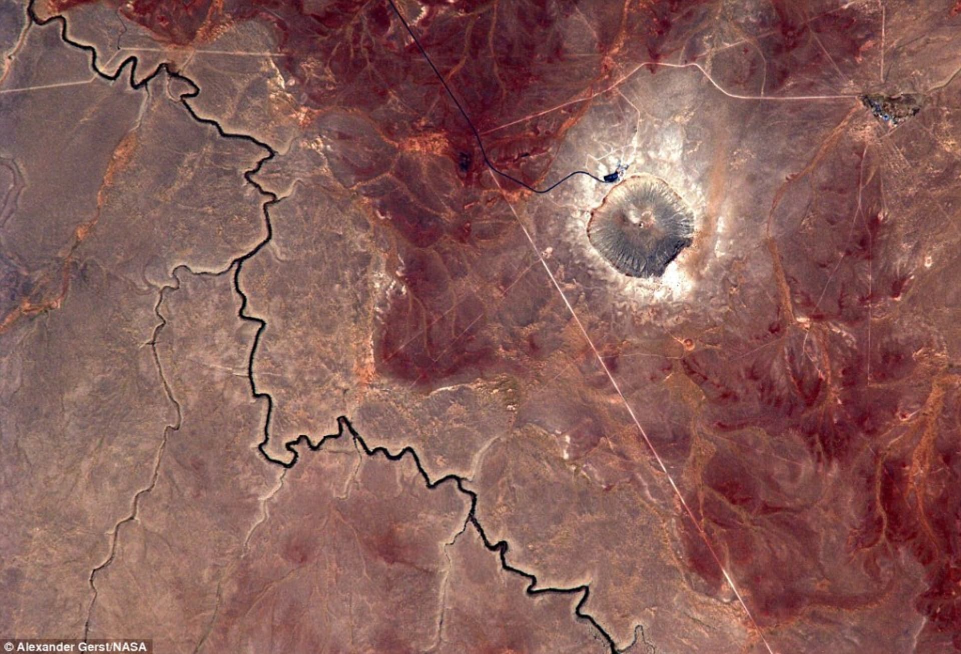 Barringerův kráter v USA z ISS