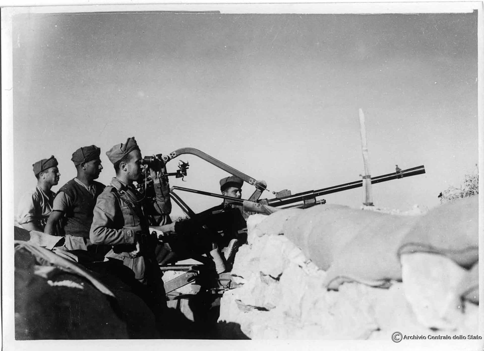 Italští kulometčíci na pozici v Tobruku