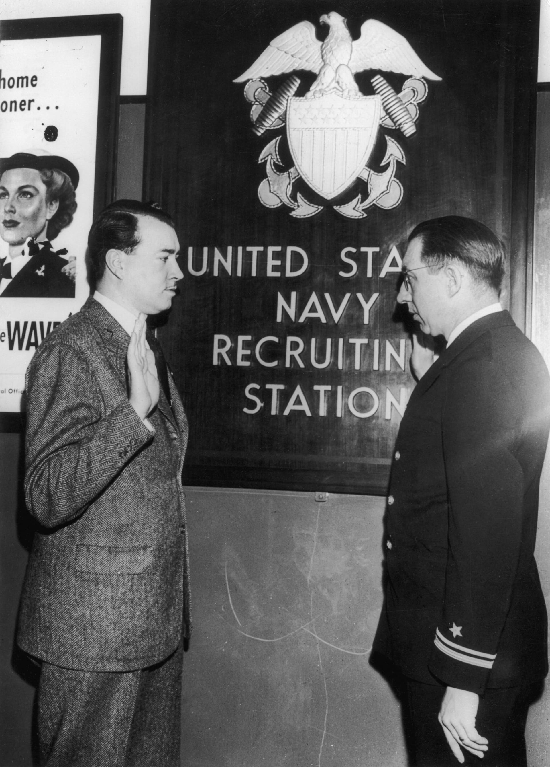 William Patrick Hitler vstupuje 6. března 1944 do amerického námořnictva