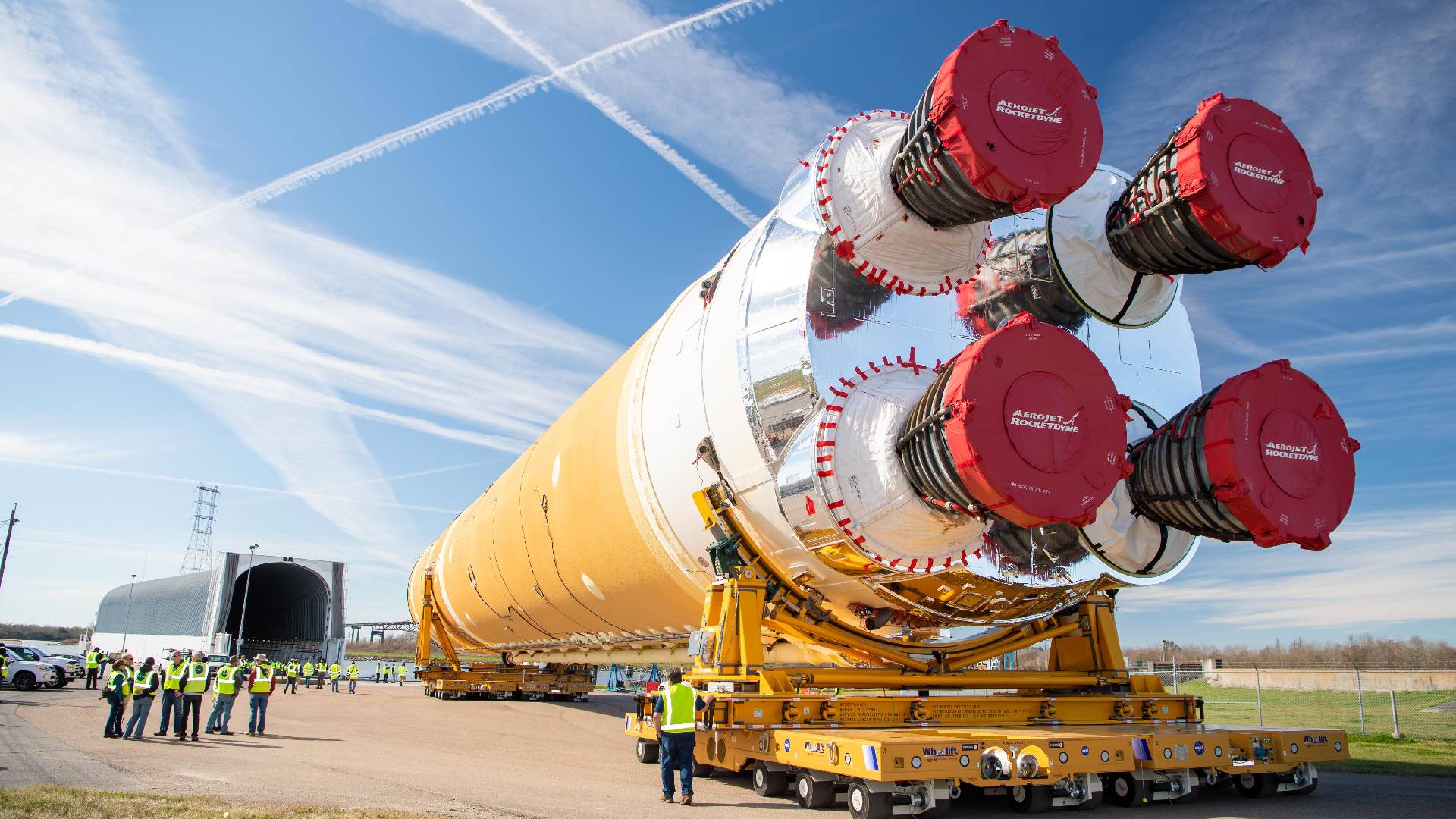 Hlavní část nosné rakety SLS se připravuje k testování na Floridě