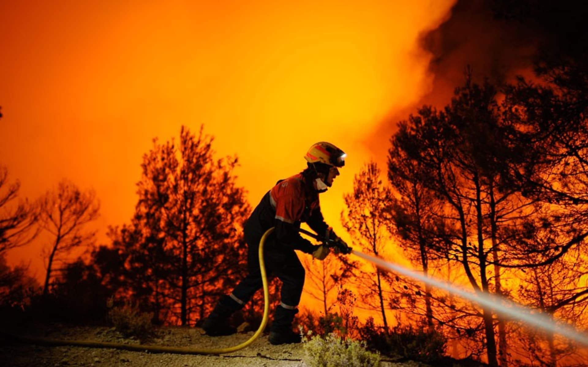 Hašení lesního požáru