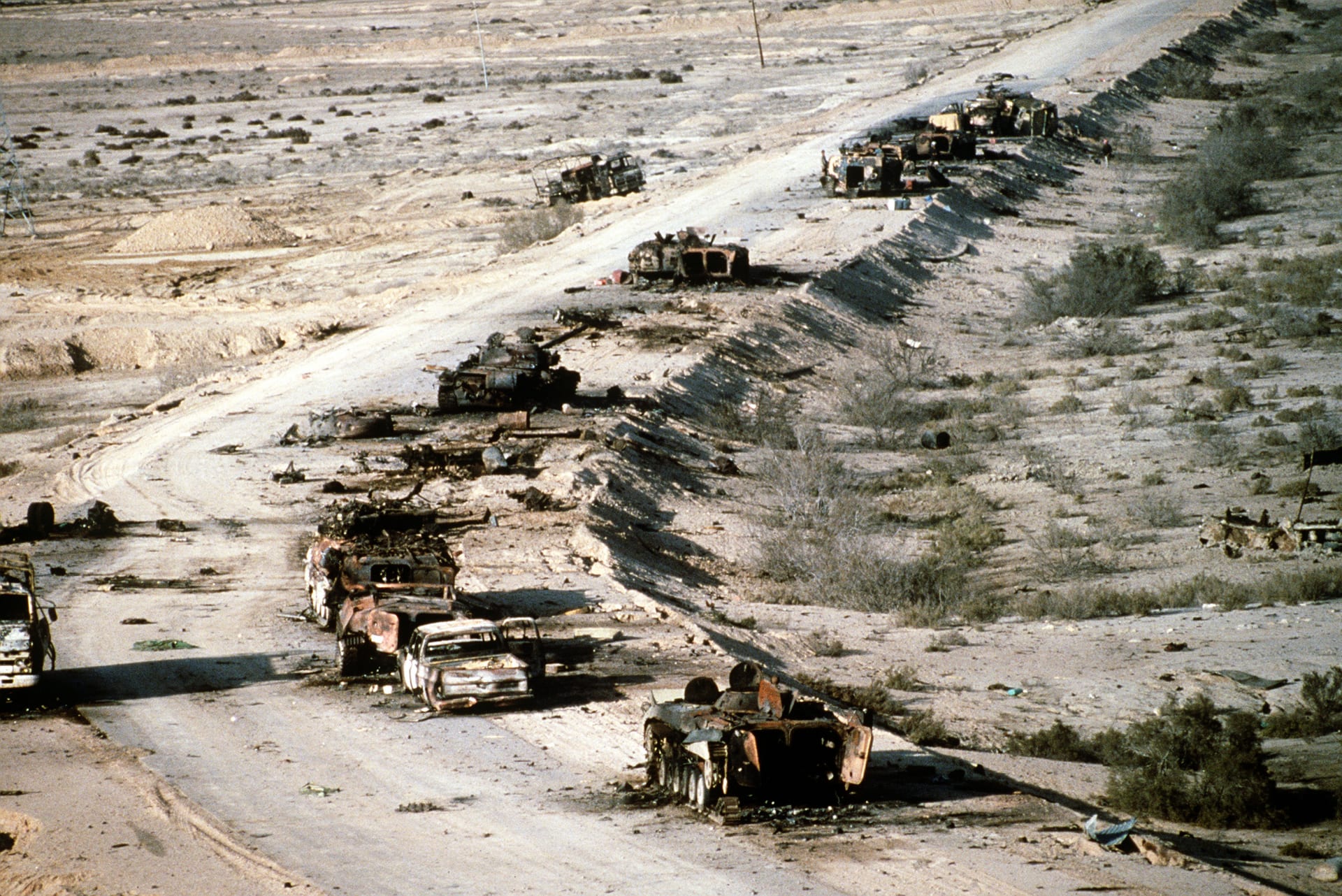 válka v Zálivu - zničené tanky