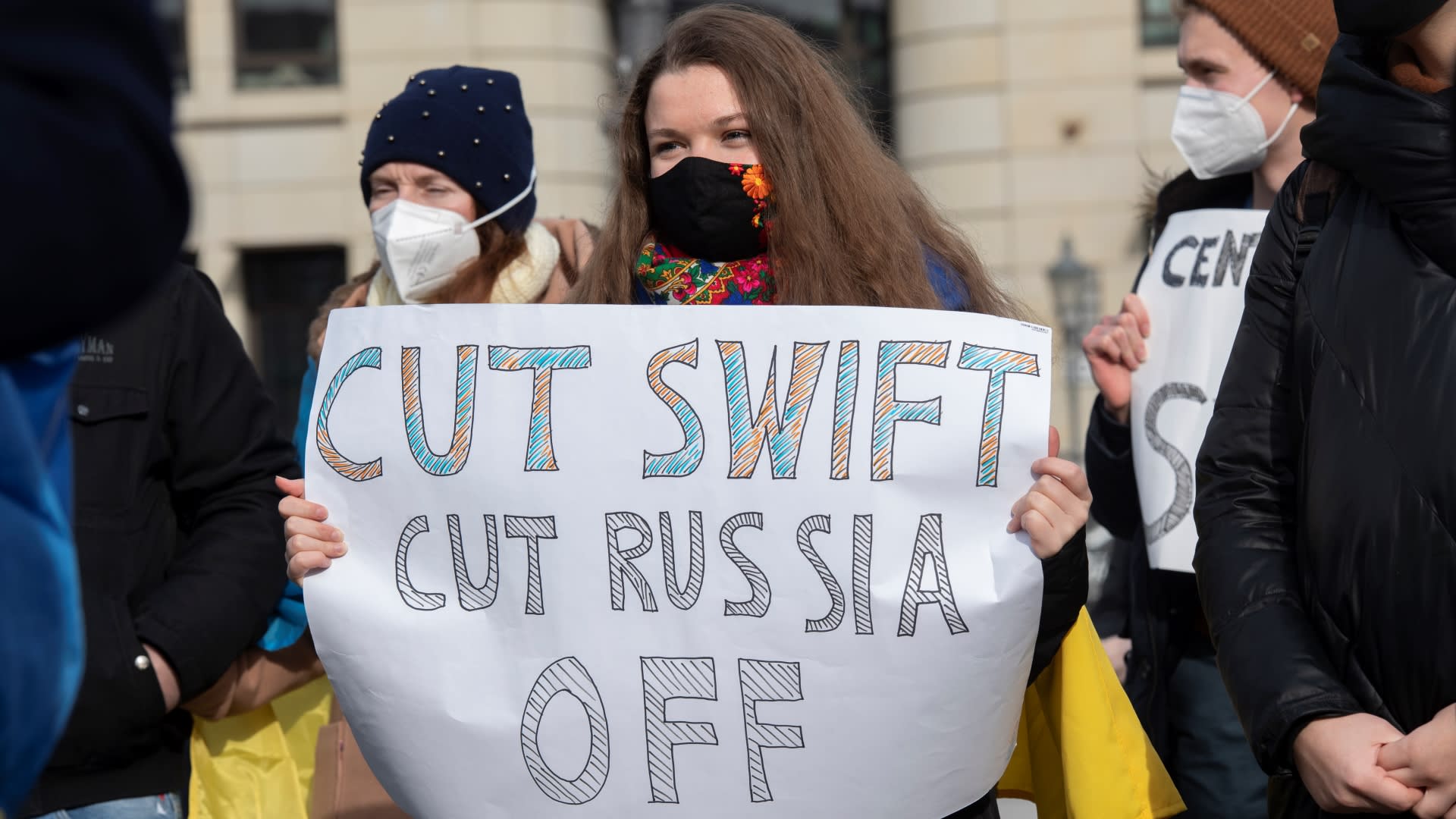 Na odstřižení Ruska od systému SWIFT zatím nedošlo