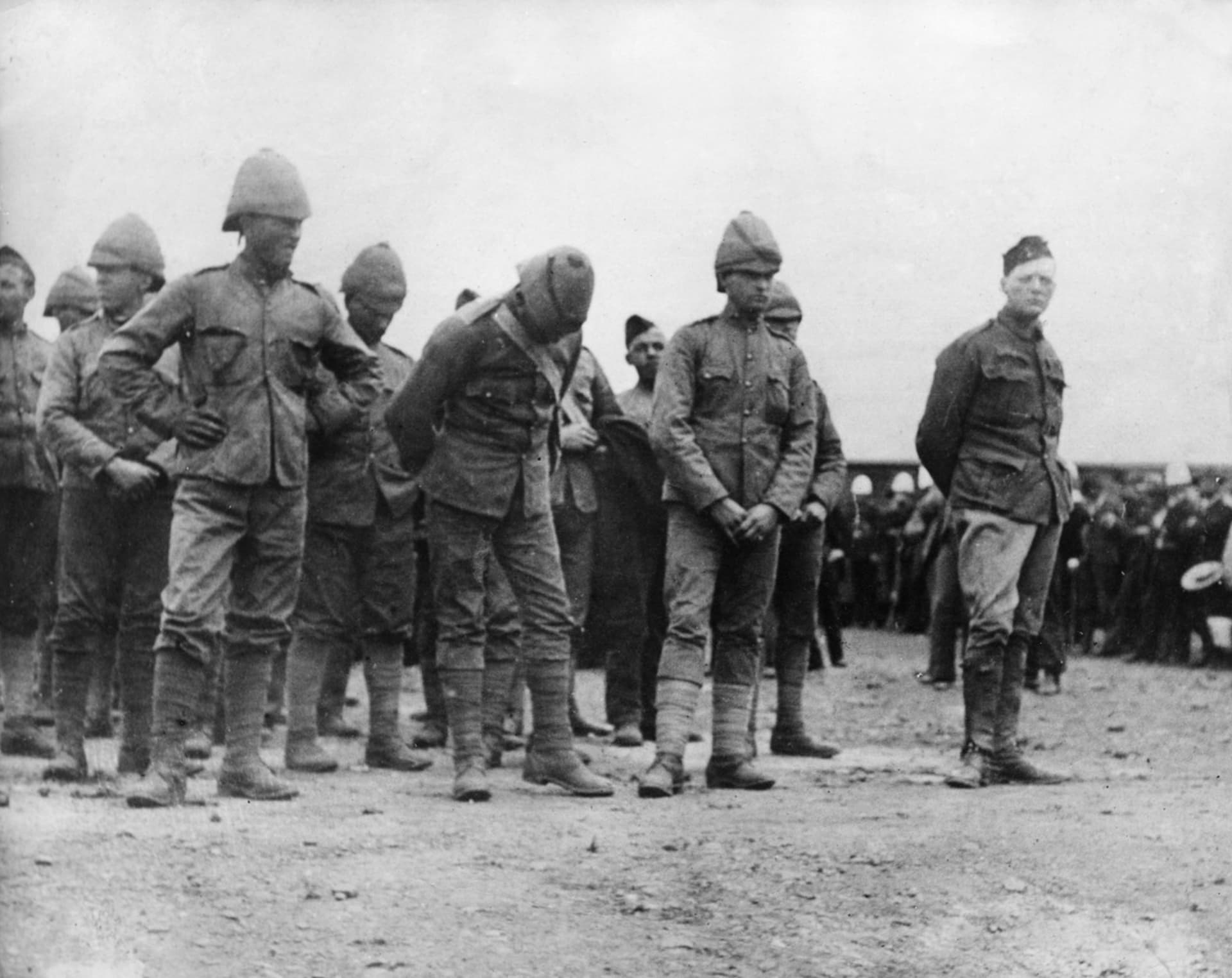Válečný korespondent Winston Churchill (vpravo) v Jižní Africe