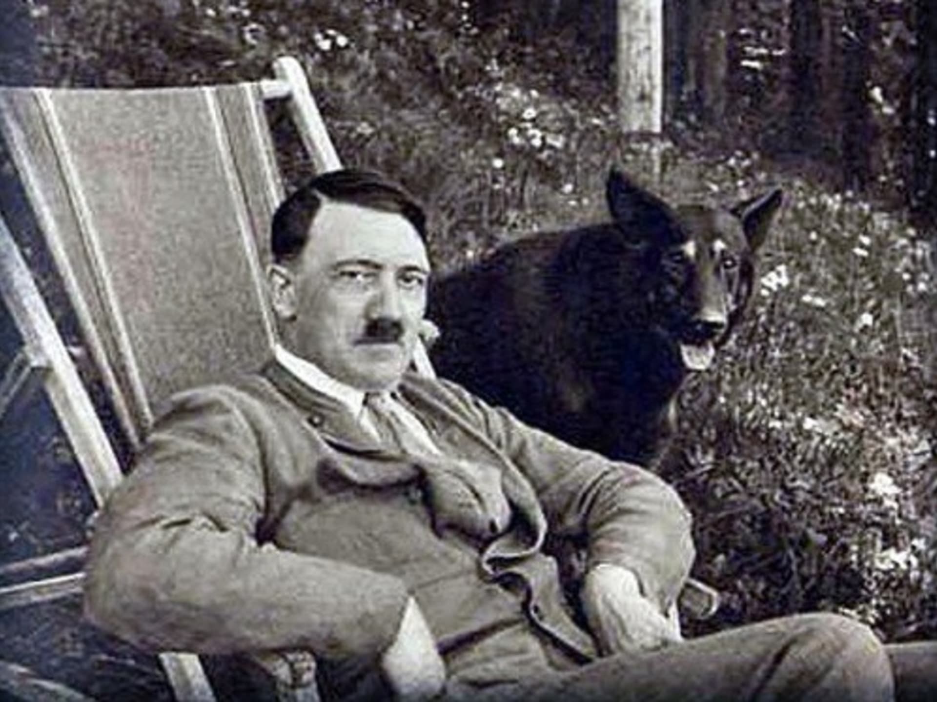 Adolf Hitler a pes