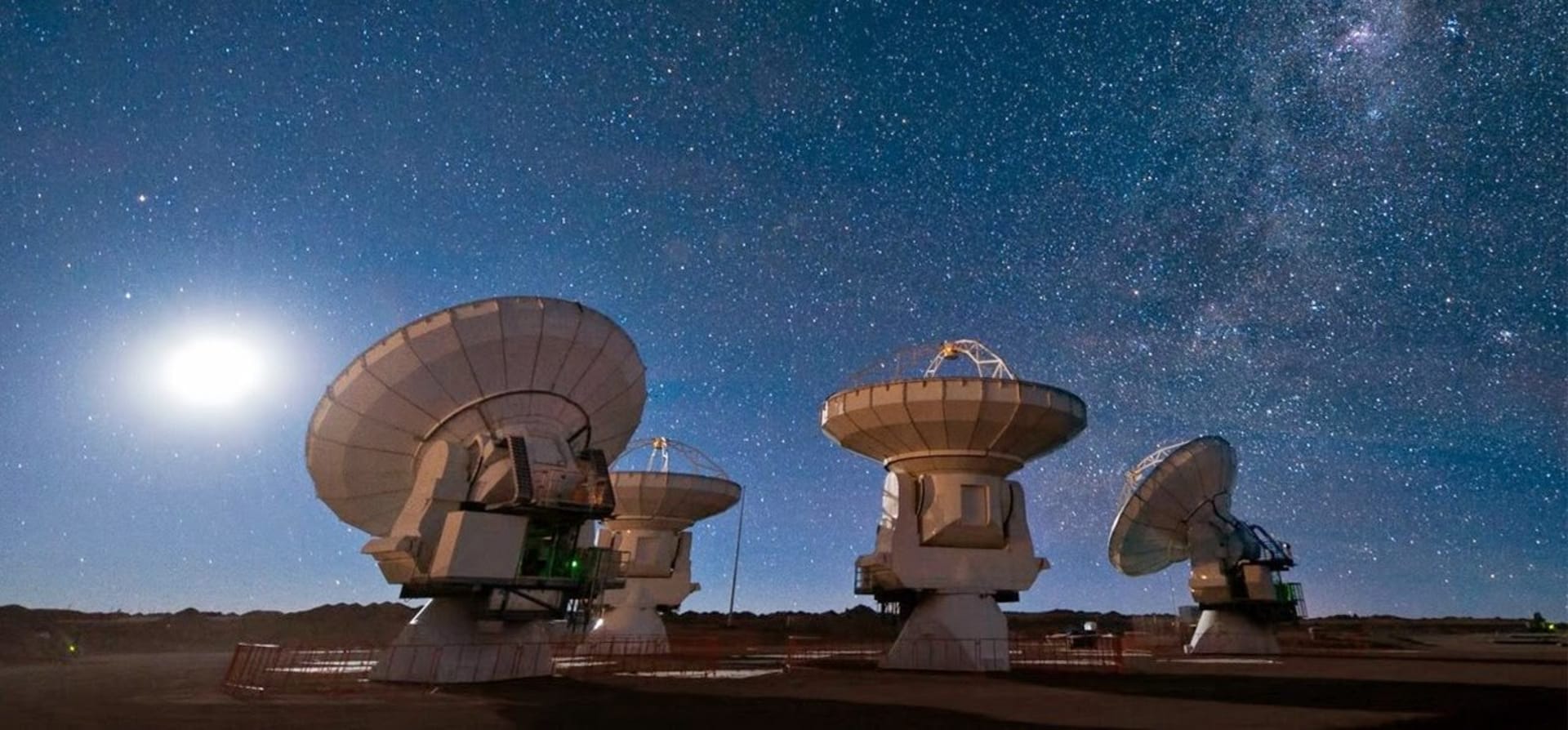 Arecibo vysílá signál do vesmíru