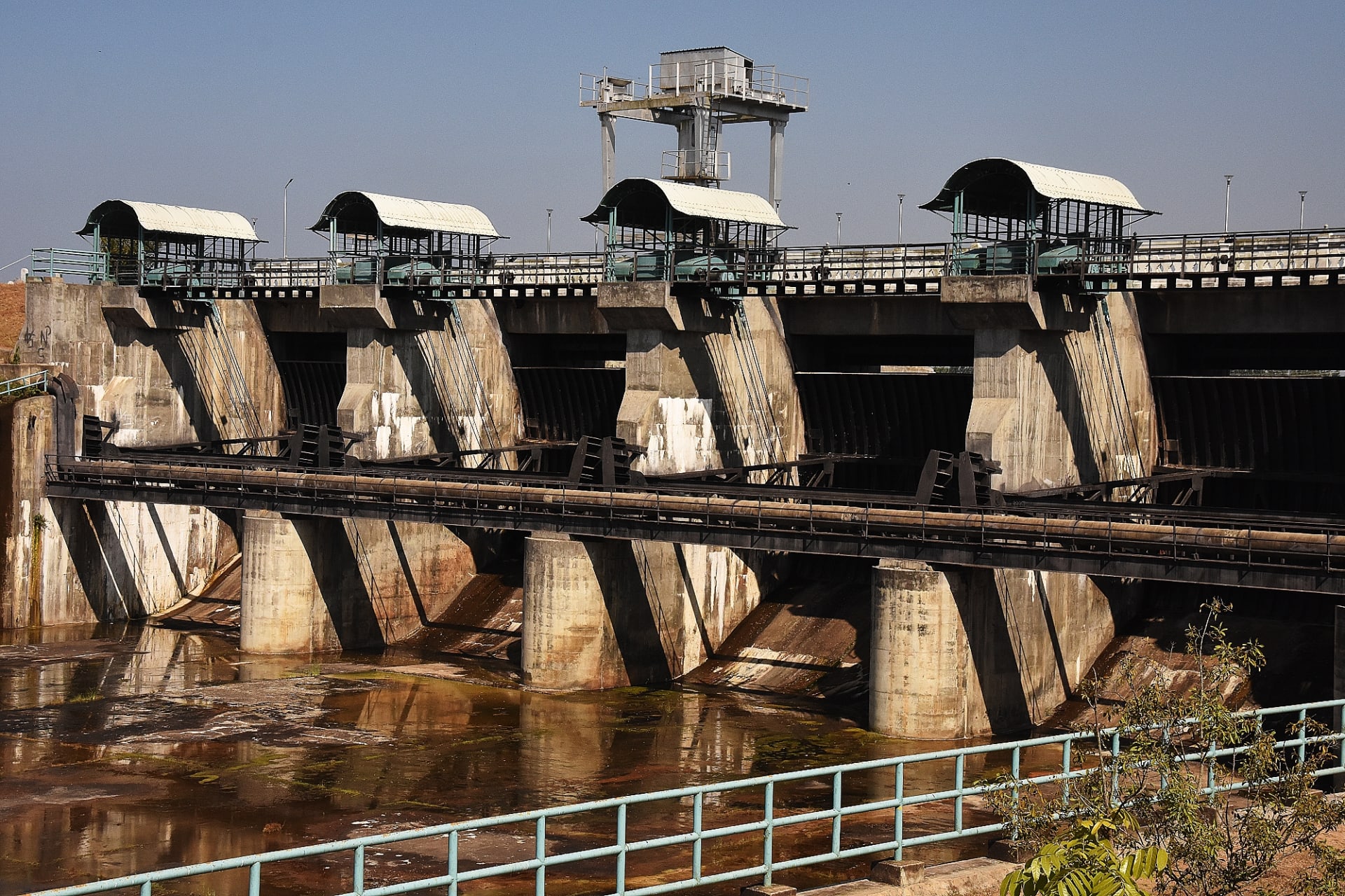 Část indické přehrady Yagachi u města Belur ve státě Karnataka
