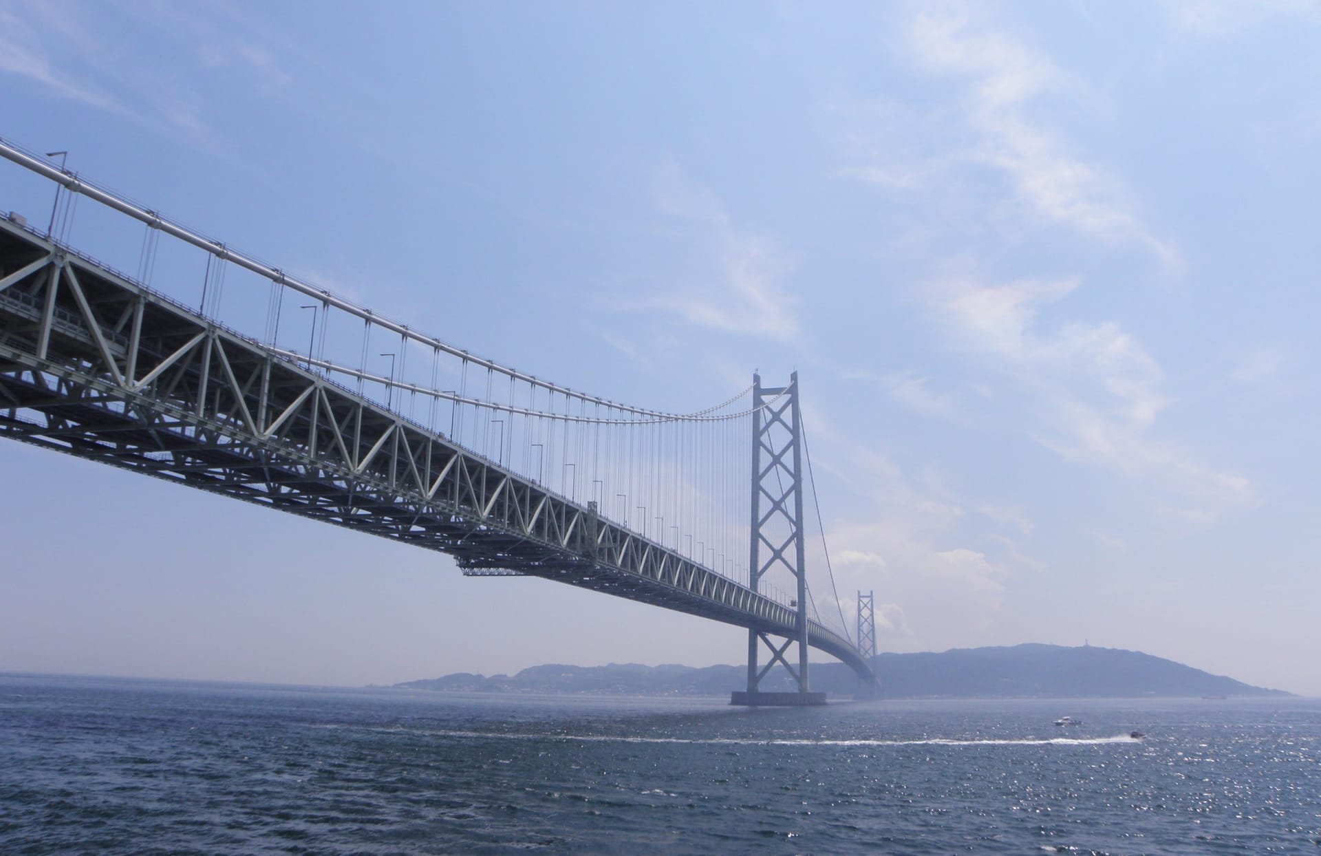 Most Akaši-Kaikjó na ostrově Honšú