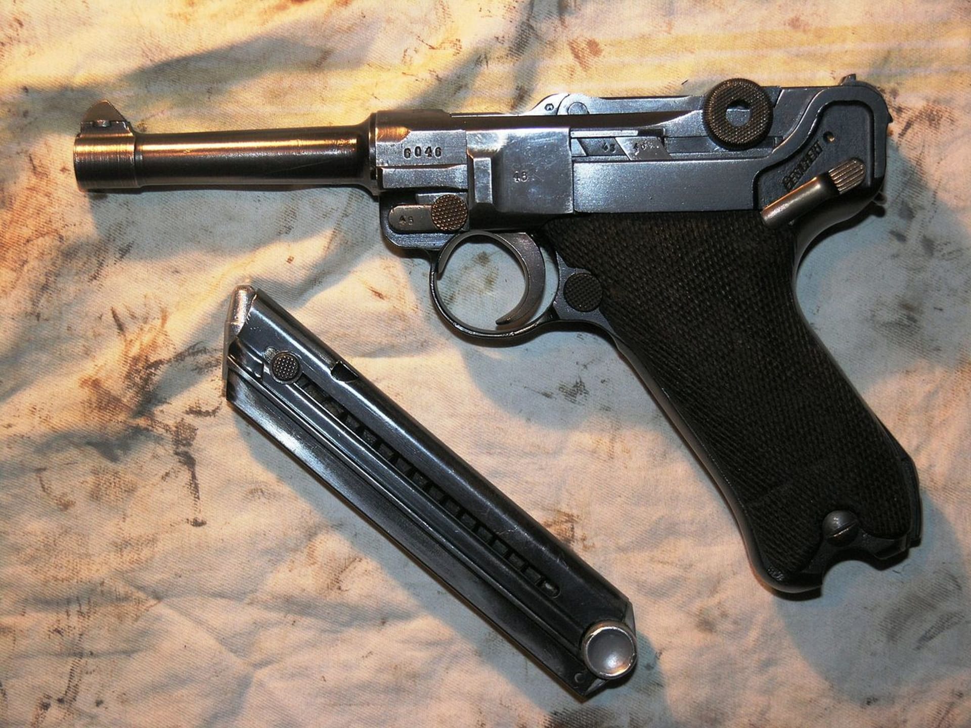 Pistole Luger z produkce Mauser S/42
