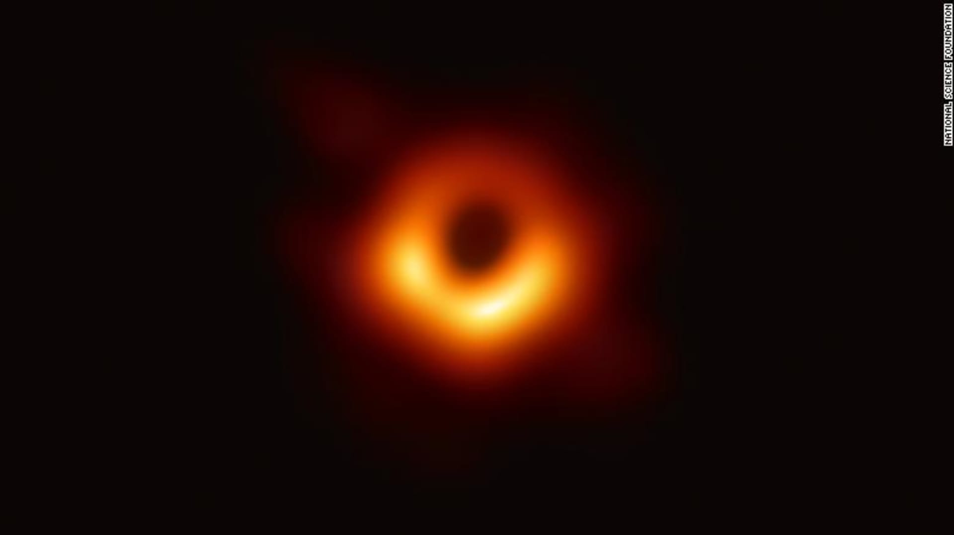 černá díra - první foto