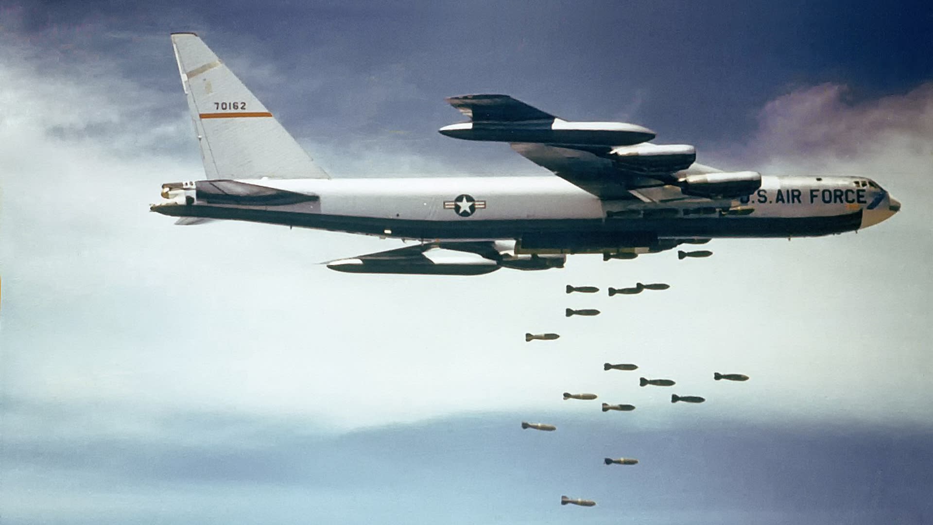 B-52F bombarduje Vietnam