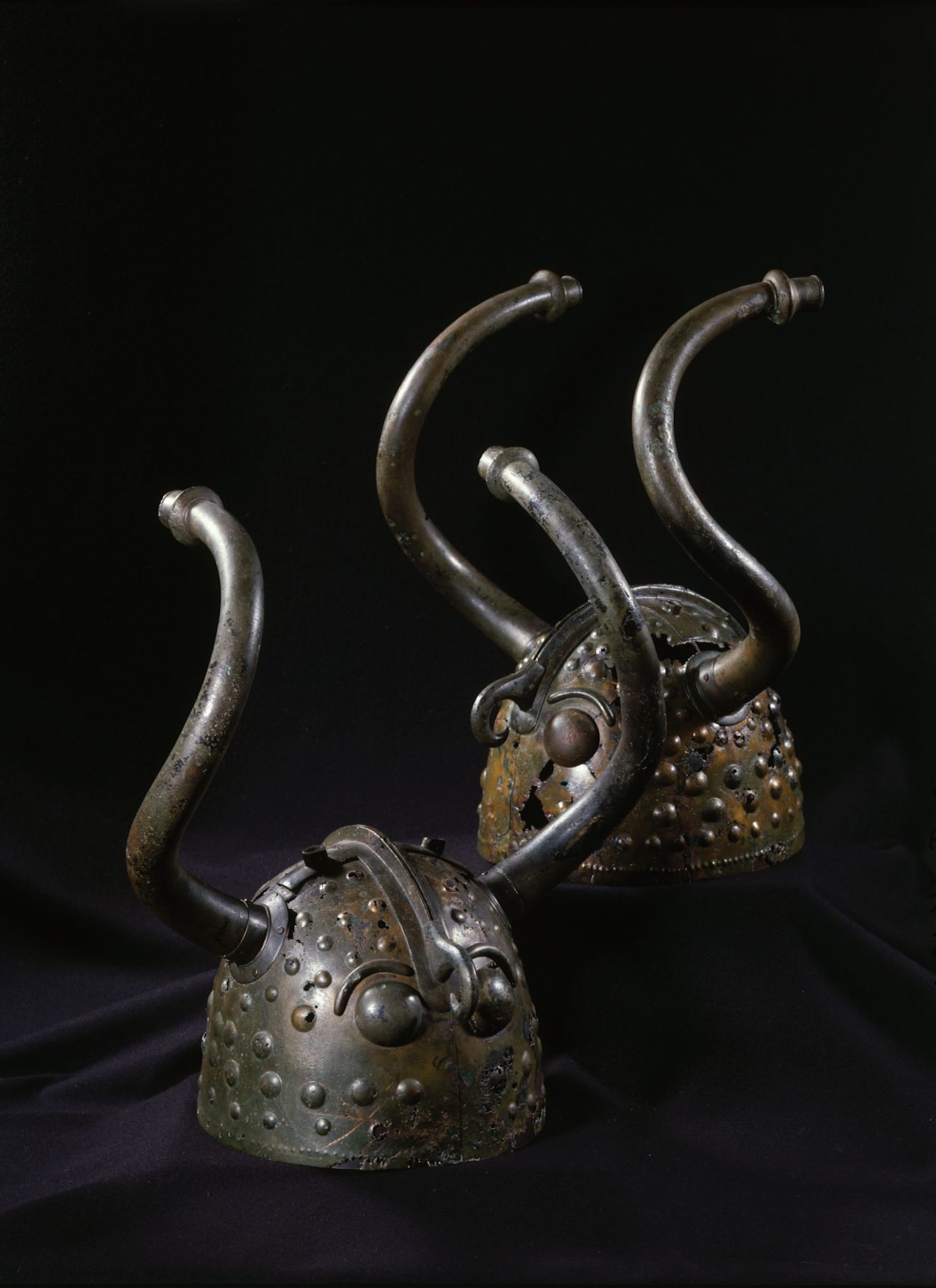 Ceremoniální helma z doby bronzové, nalezená nedaleko Veksø v Dánsku