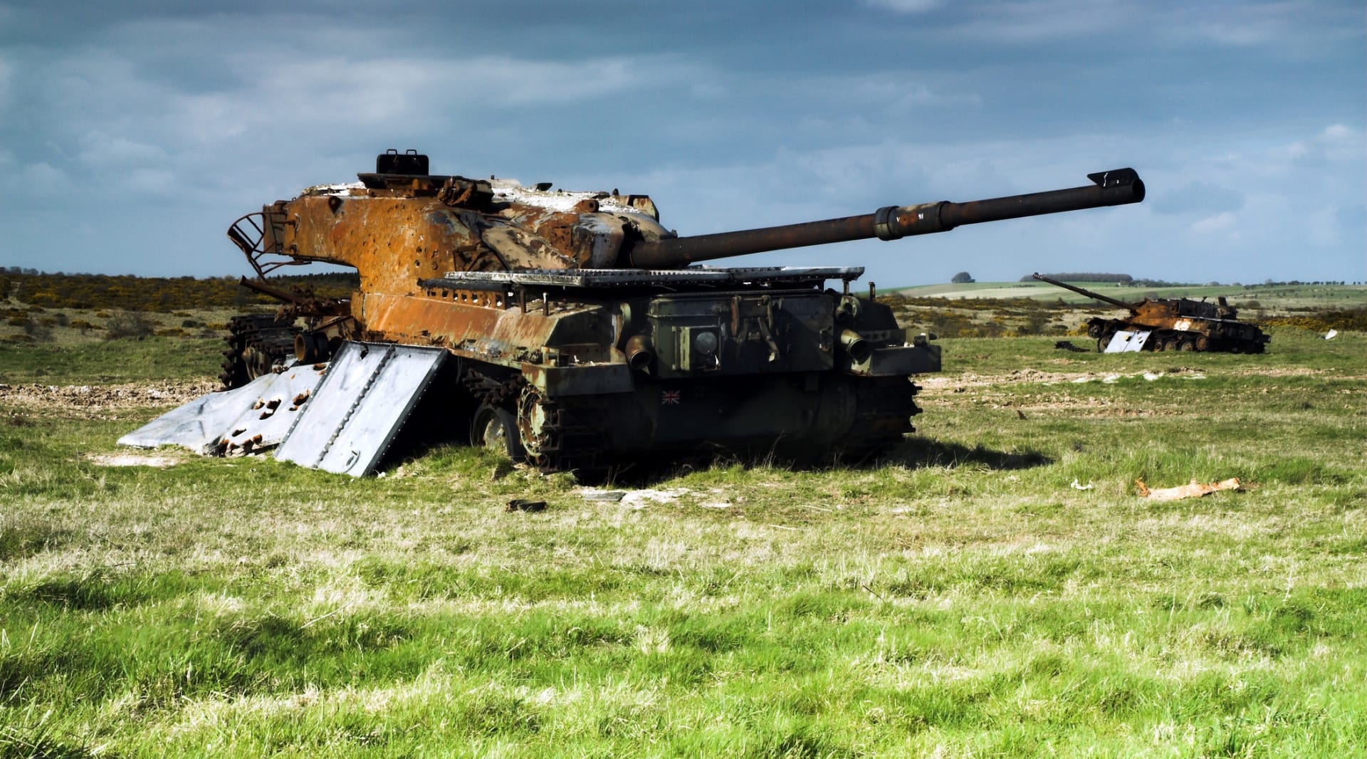 Zničené tanky ve vojenském prostoru poblíž opuštěného města Imber